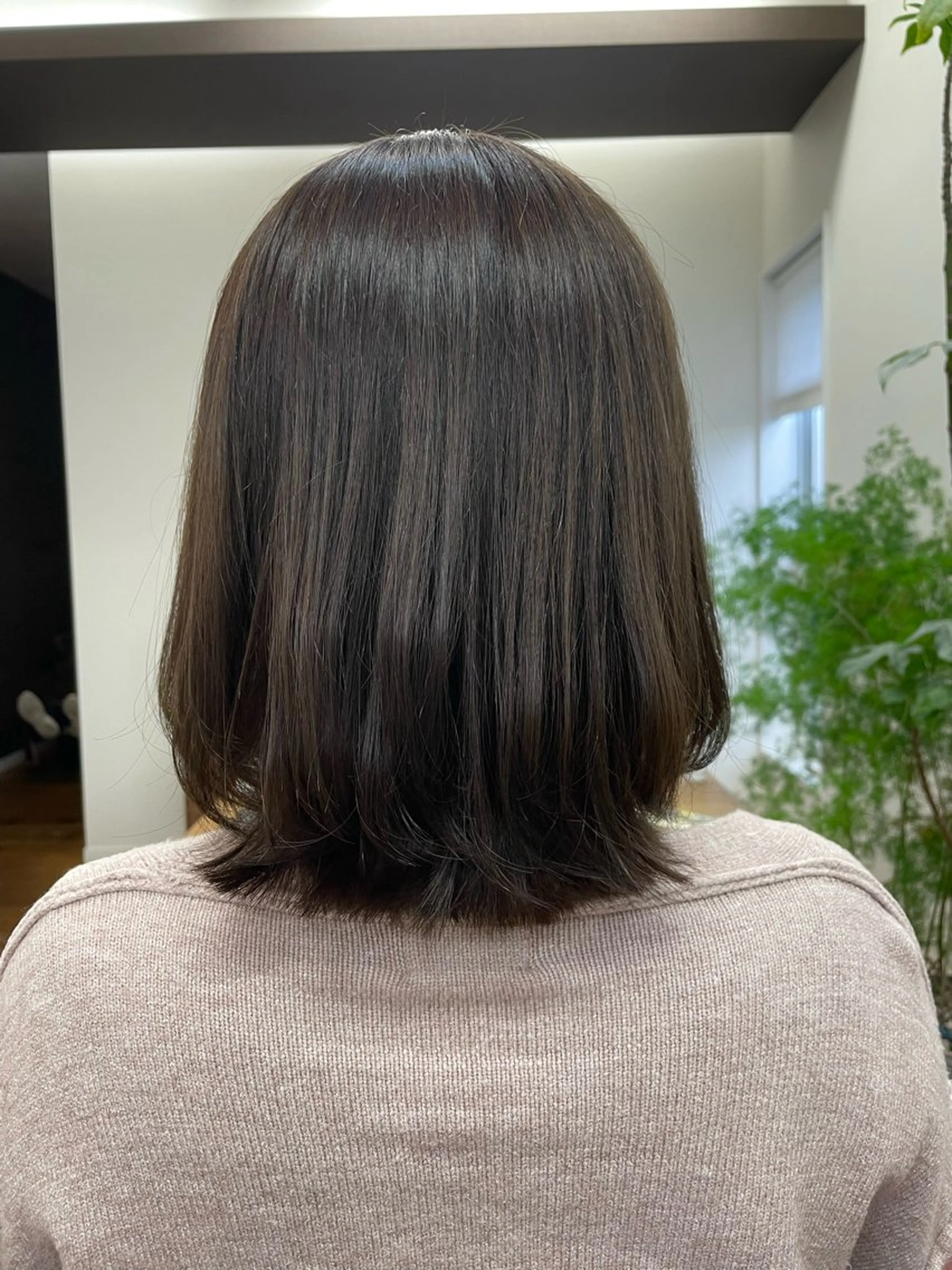 ミディアム チョコレートブラウン くびれヘア レイヤーカット 市川 舞のヘアスタイル