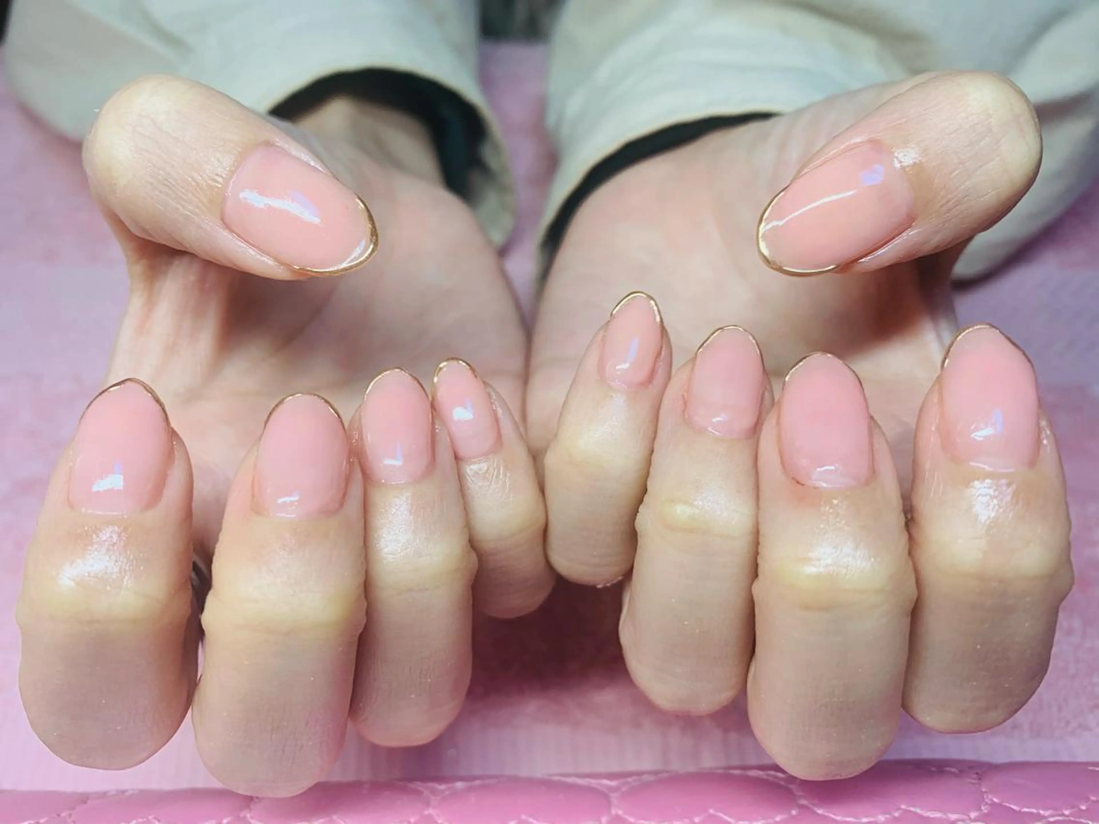 ネイル フレンチネイル ゴールド ピンク 池崎 美穂のネイルデザイン
