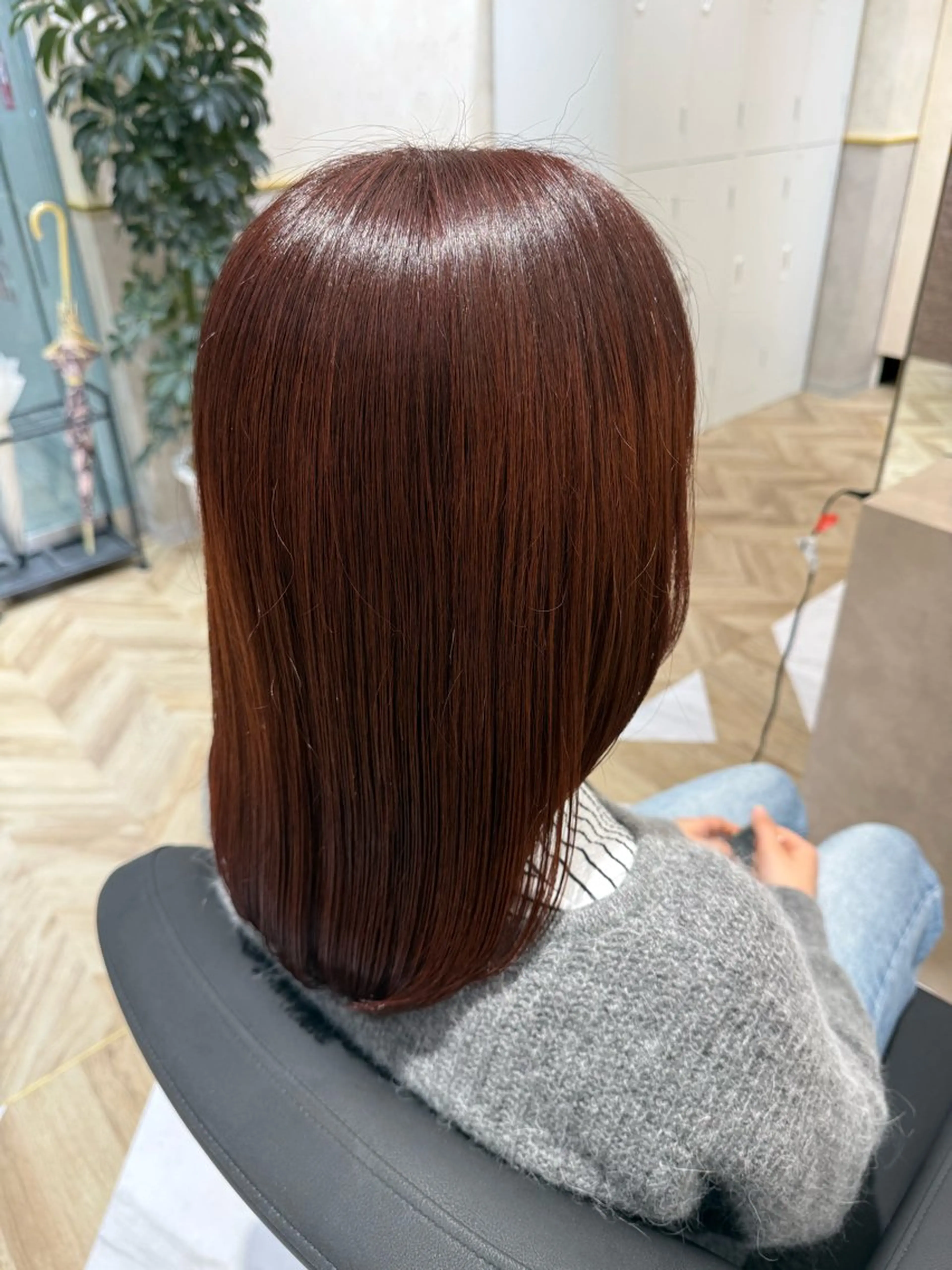 ミディアム カラー ブラウンカラー Eight White／AIRIのヘアスタイル