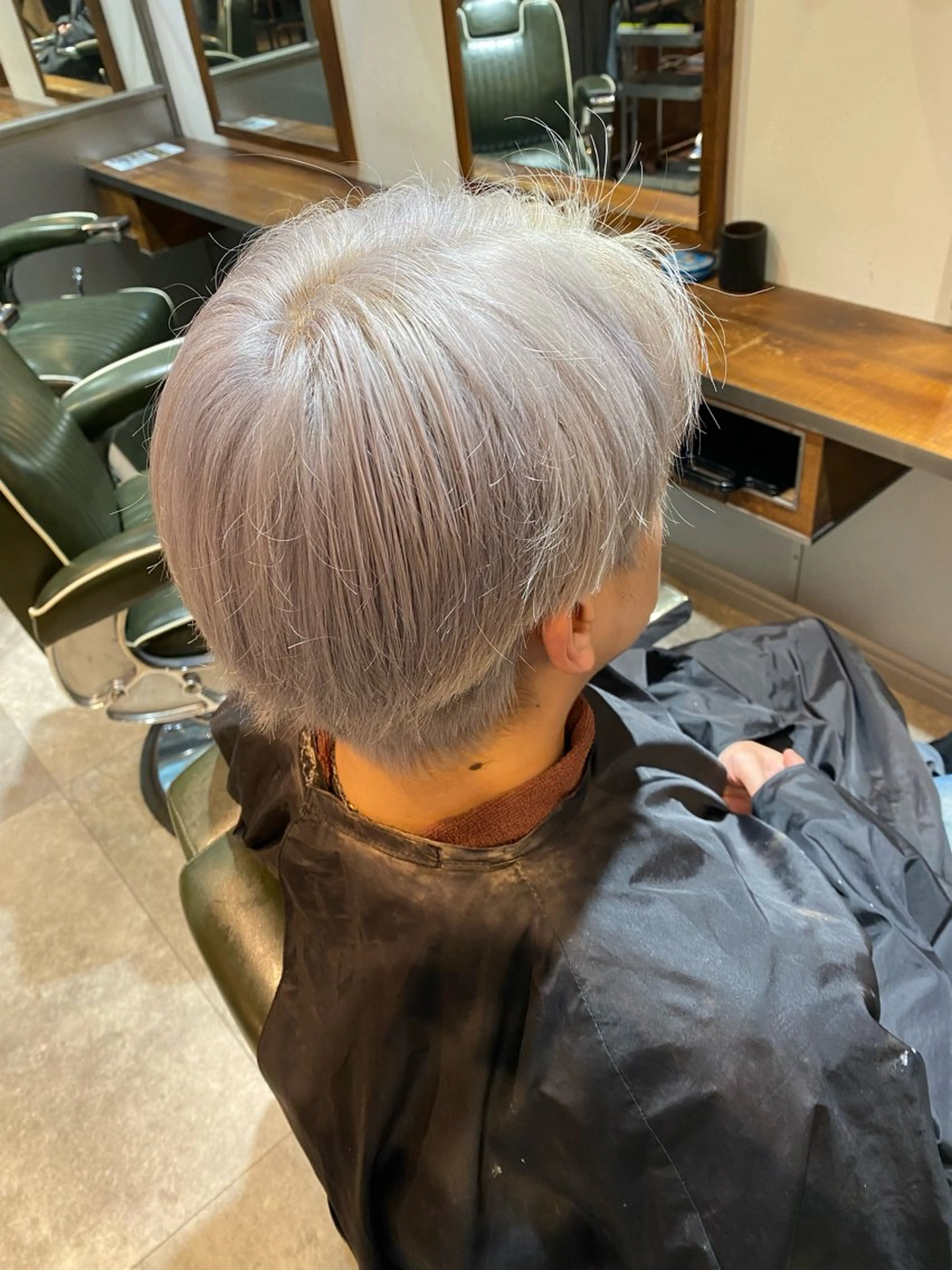 カラー メンズ メンズブリーチ ブリーチ シルバー ホワイトシルバー 池袋メンズ専門💣 玉造利樹のヘアスタイル