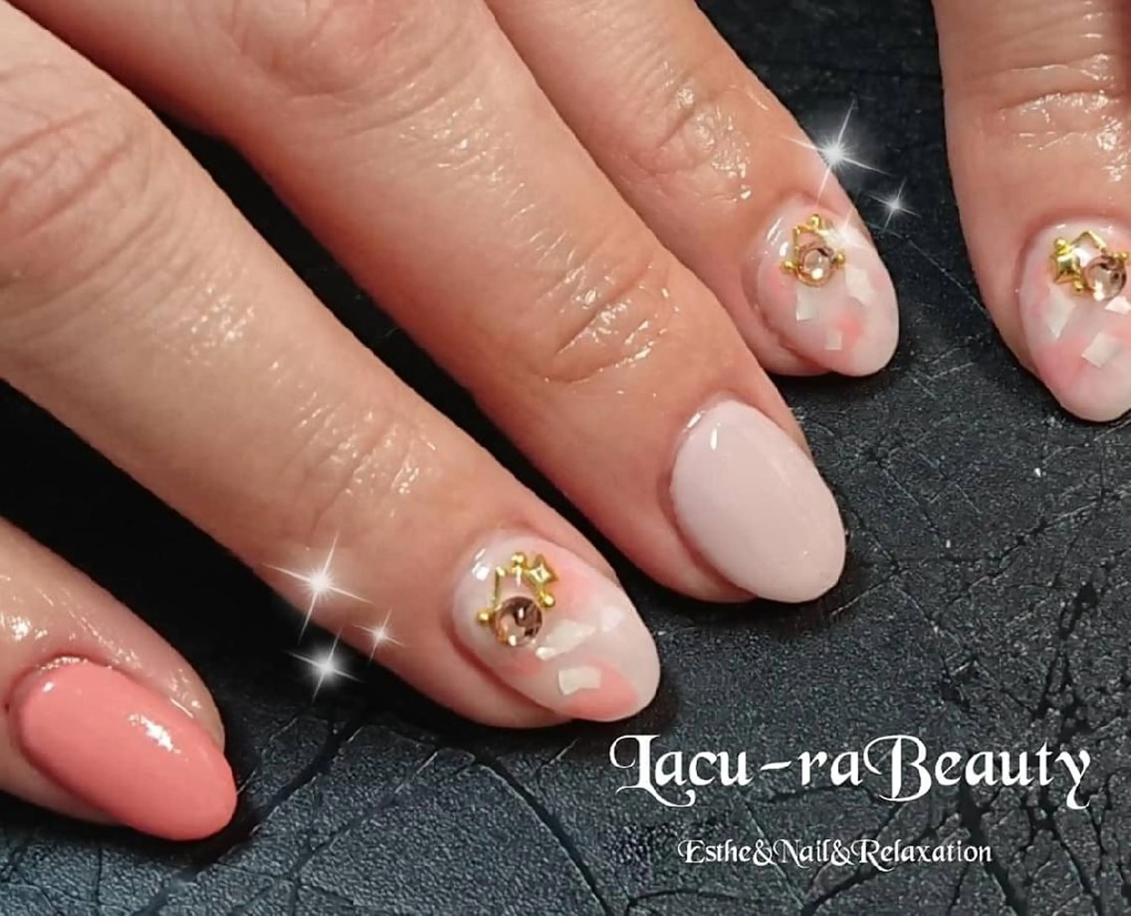 ネイル 小顔と腸の専門店 ラクーラビューティのエステ・リラクイメージ