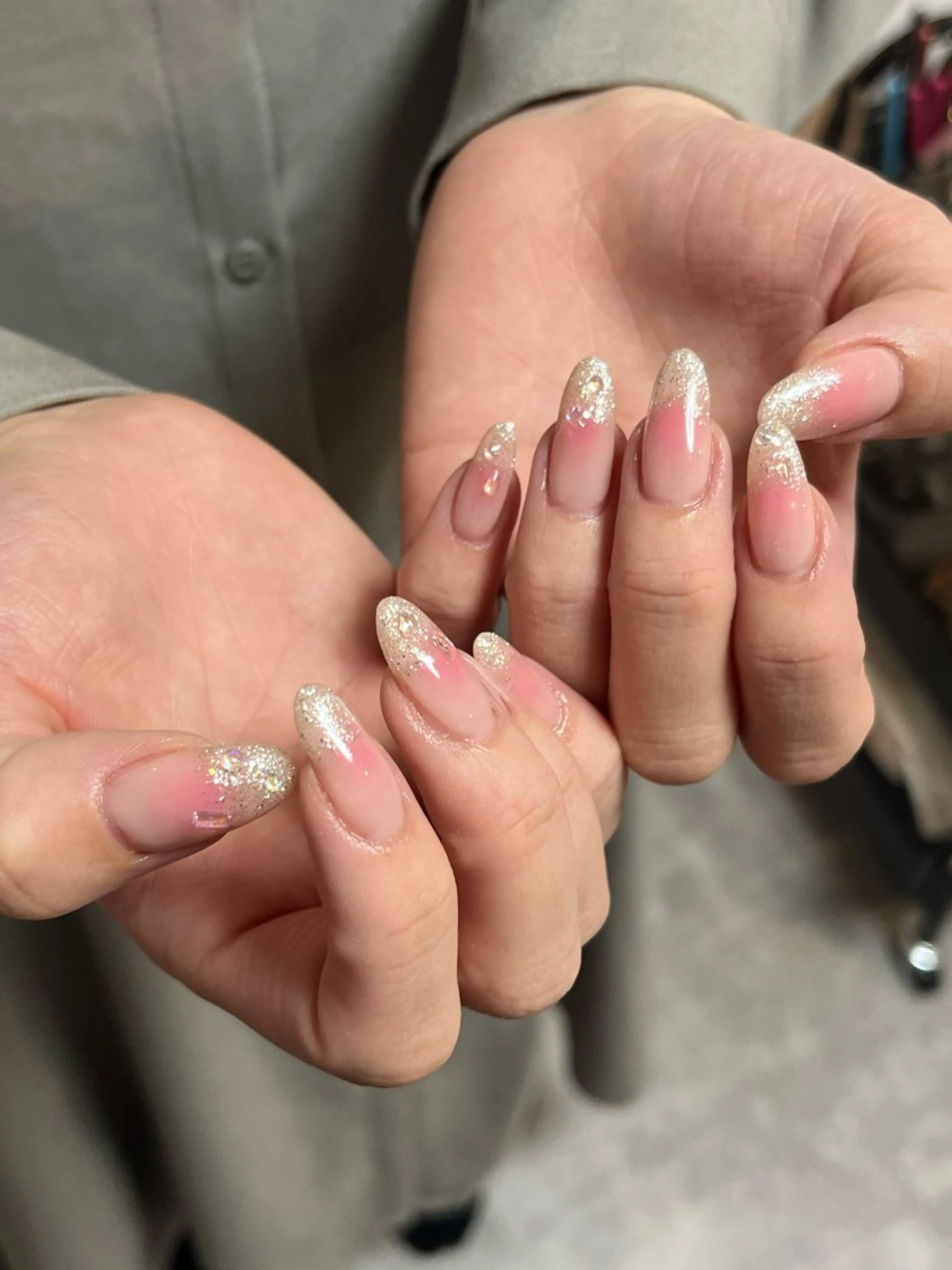 ネイル チークネイル グラデーション ラメ(グリッター) ラメグラデーション ワンホンネイル ハンドネイル NailByua 武蔵新城徒歩4分のネイルデザイン