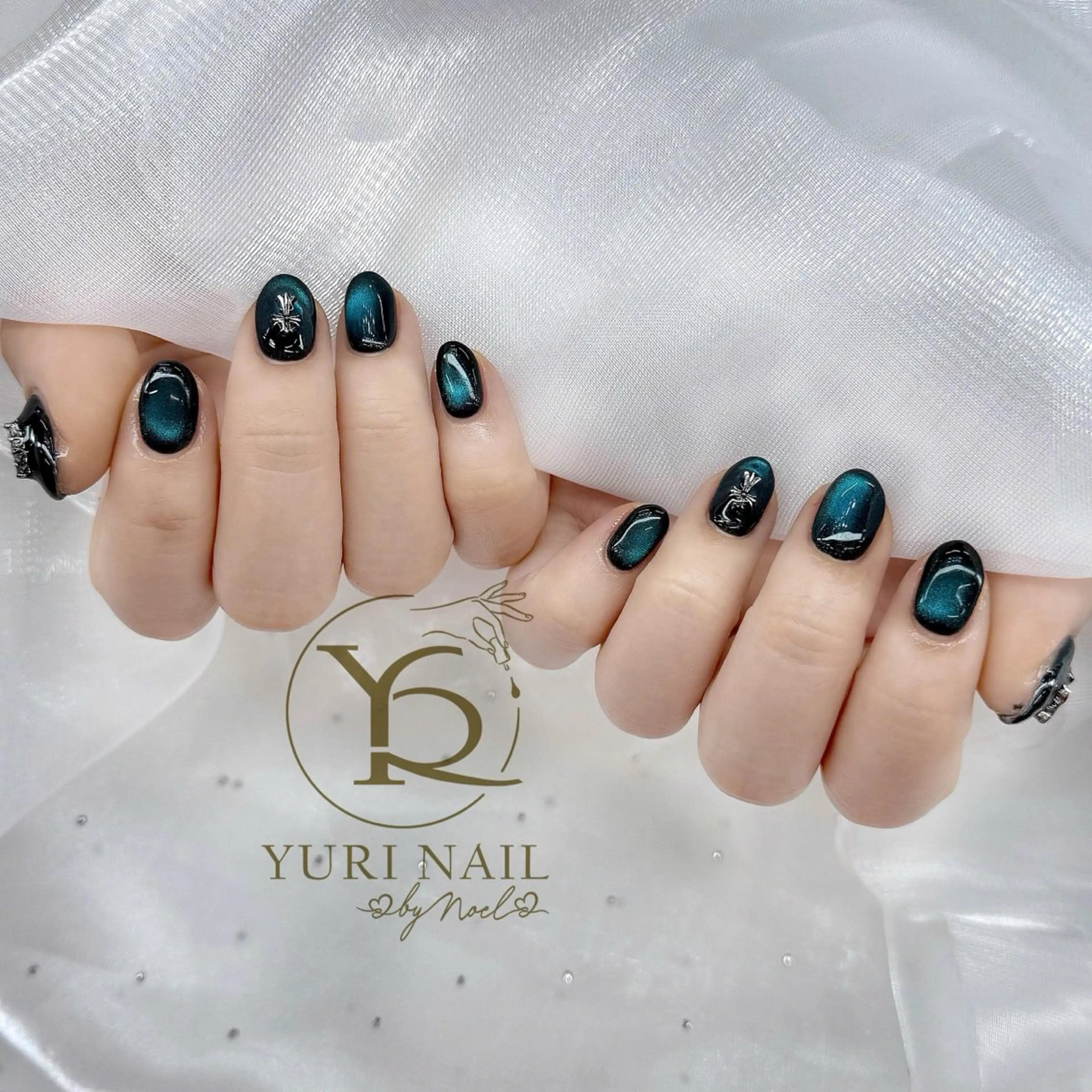 ネイル フレンチネイル 韓国ネイル 水色 マグネットネイル ニュアンスネイル ハンドネイル フットネイル ハンドケア YURI Nail Funabashiのネイルデザイン