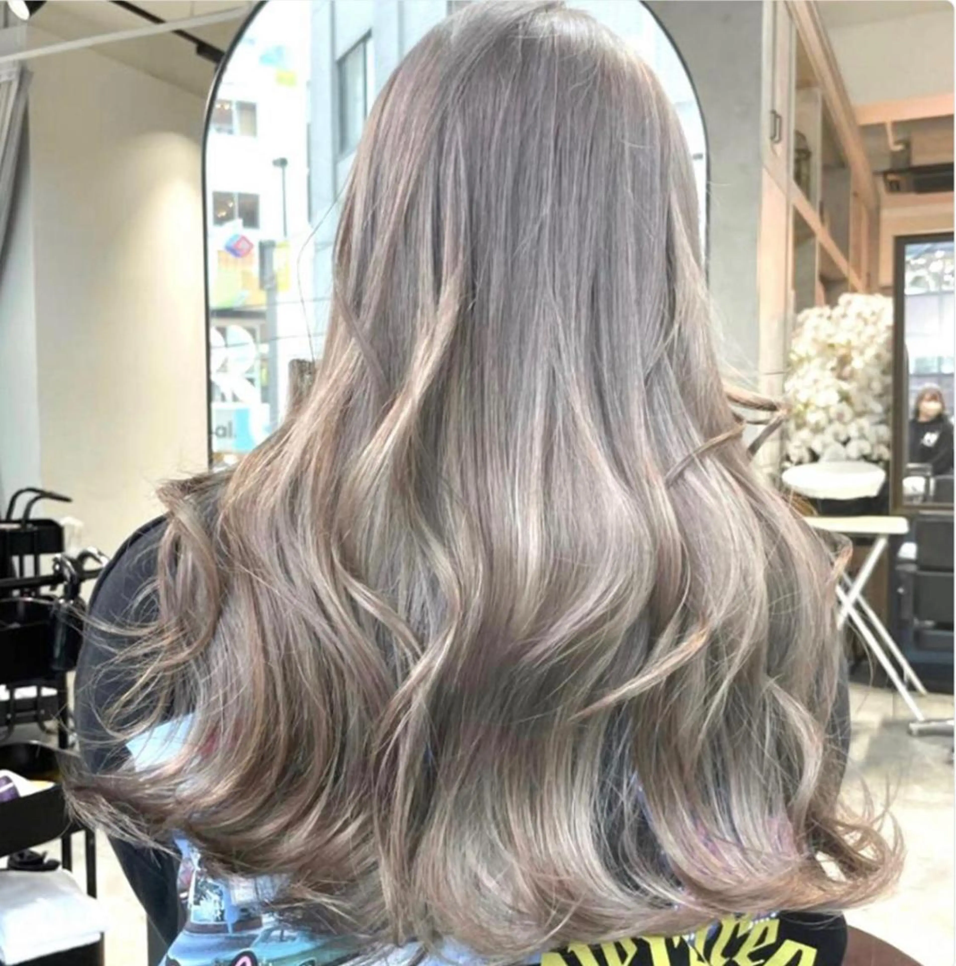 セミロング カラー ヘアアレンジ ヘアカラー 🌹TikTok４万 ﾌｫﾛﾜｰ🌹AKIのヘアスタイル