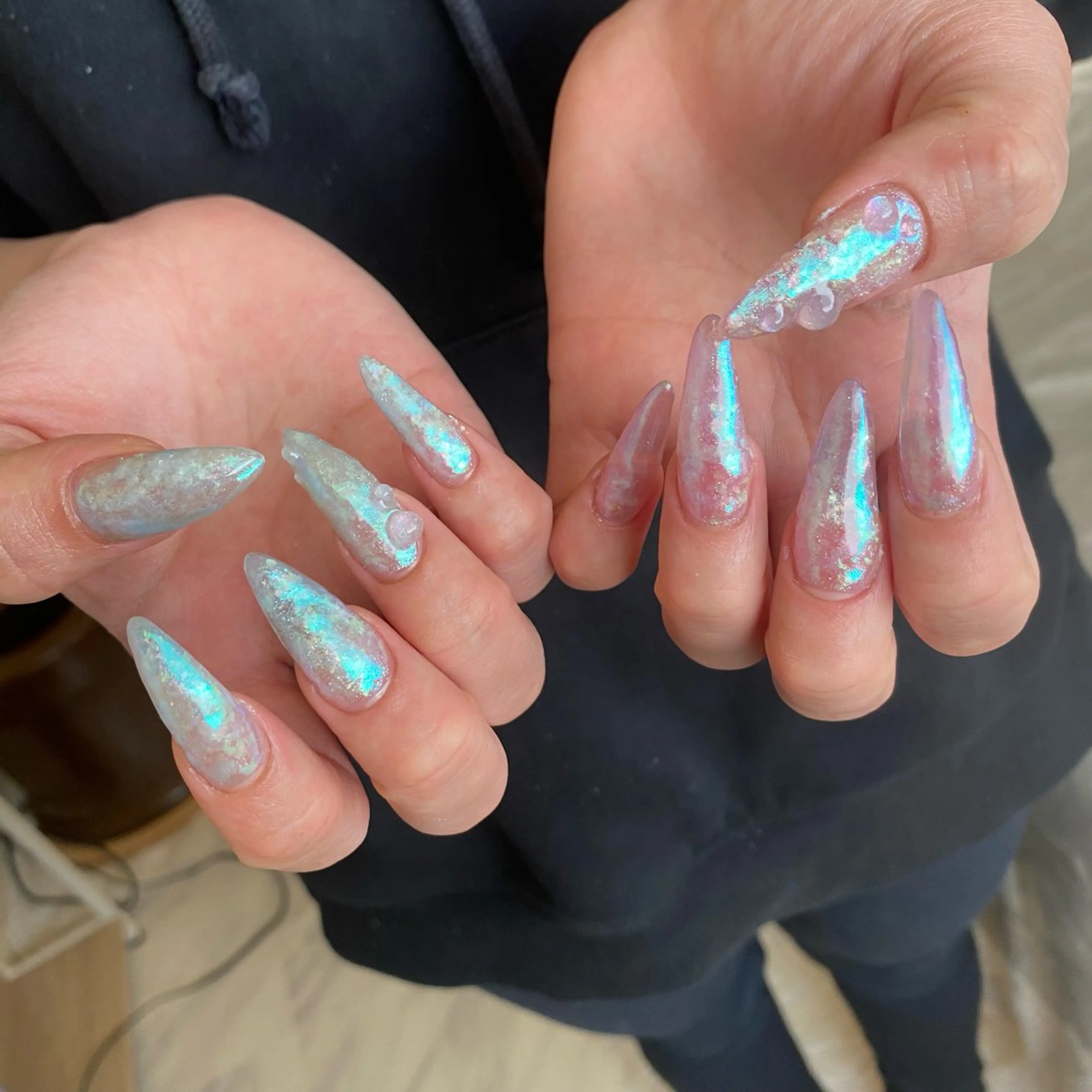 ネイル オーロラネイル キラキラネイル ロングネイル ハンドネイル 肌管理&nail Salon  Duxのエステ・リラクイメージ