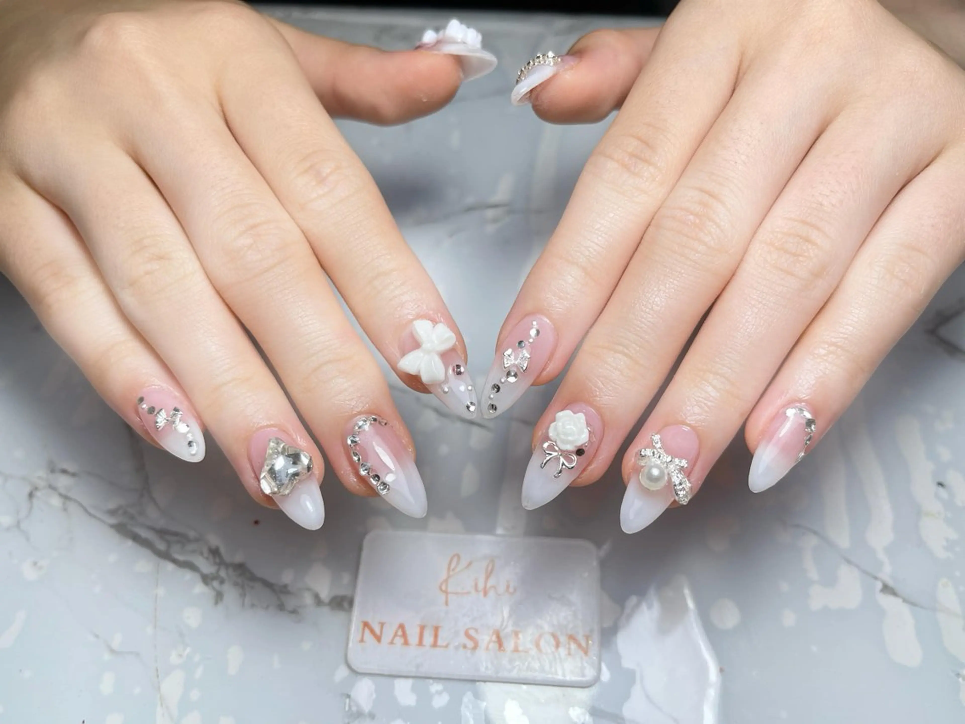 ネイル アートネイル フレンチネイル ジェルネイル グラデーション 韓国ネイル さくら💮💮 【オフ無料】のネイルデザイン