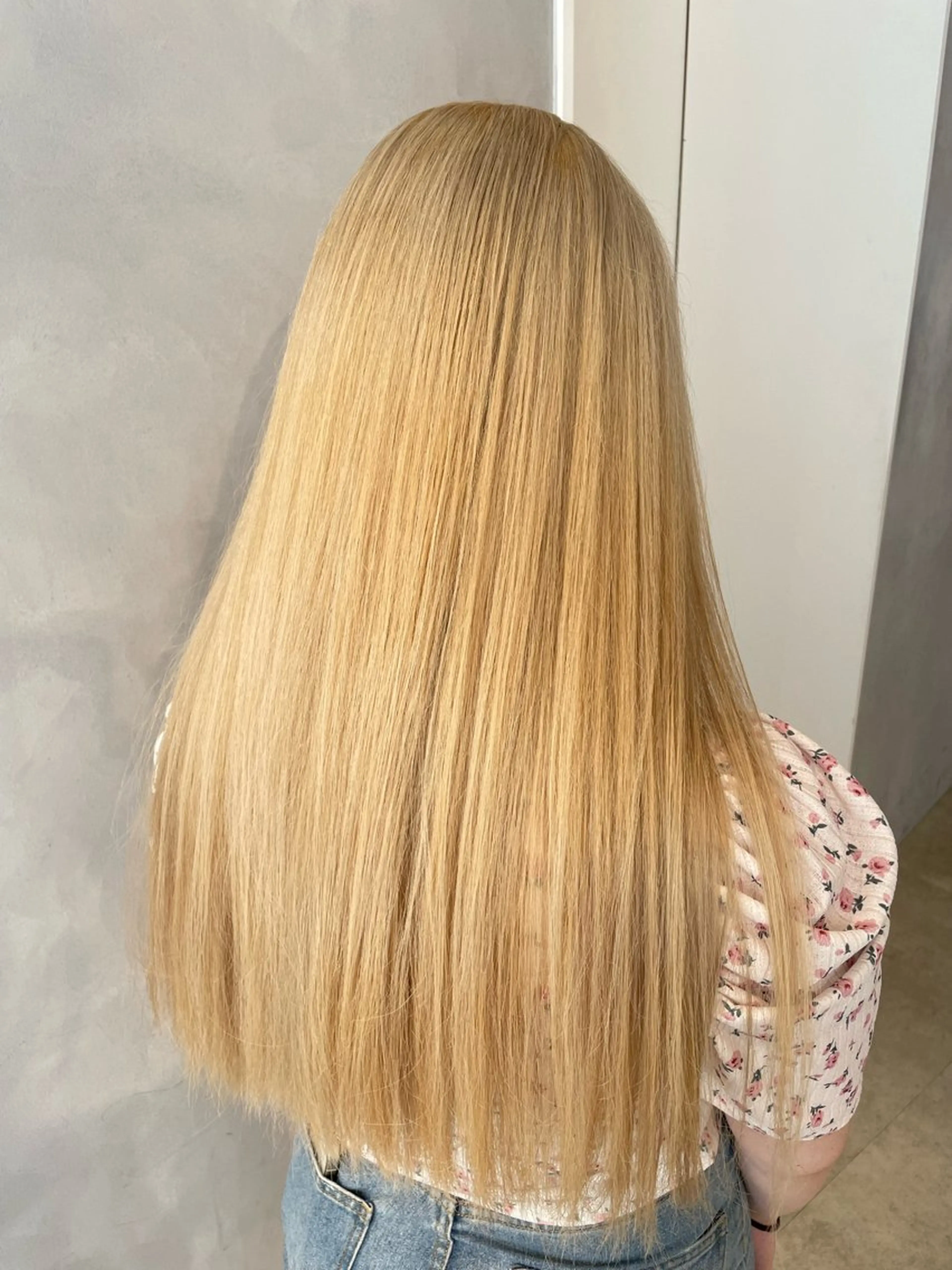 ロング カラー ブリーチ ブロンド ハイトーンカラー ホワイトブロンド ロング 透明感カラー✨艶髪 制作🌱山根あゆみのヘアスタイル