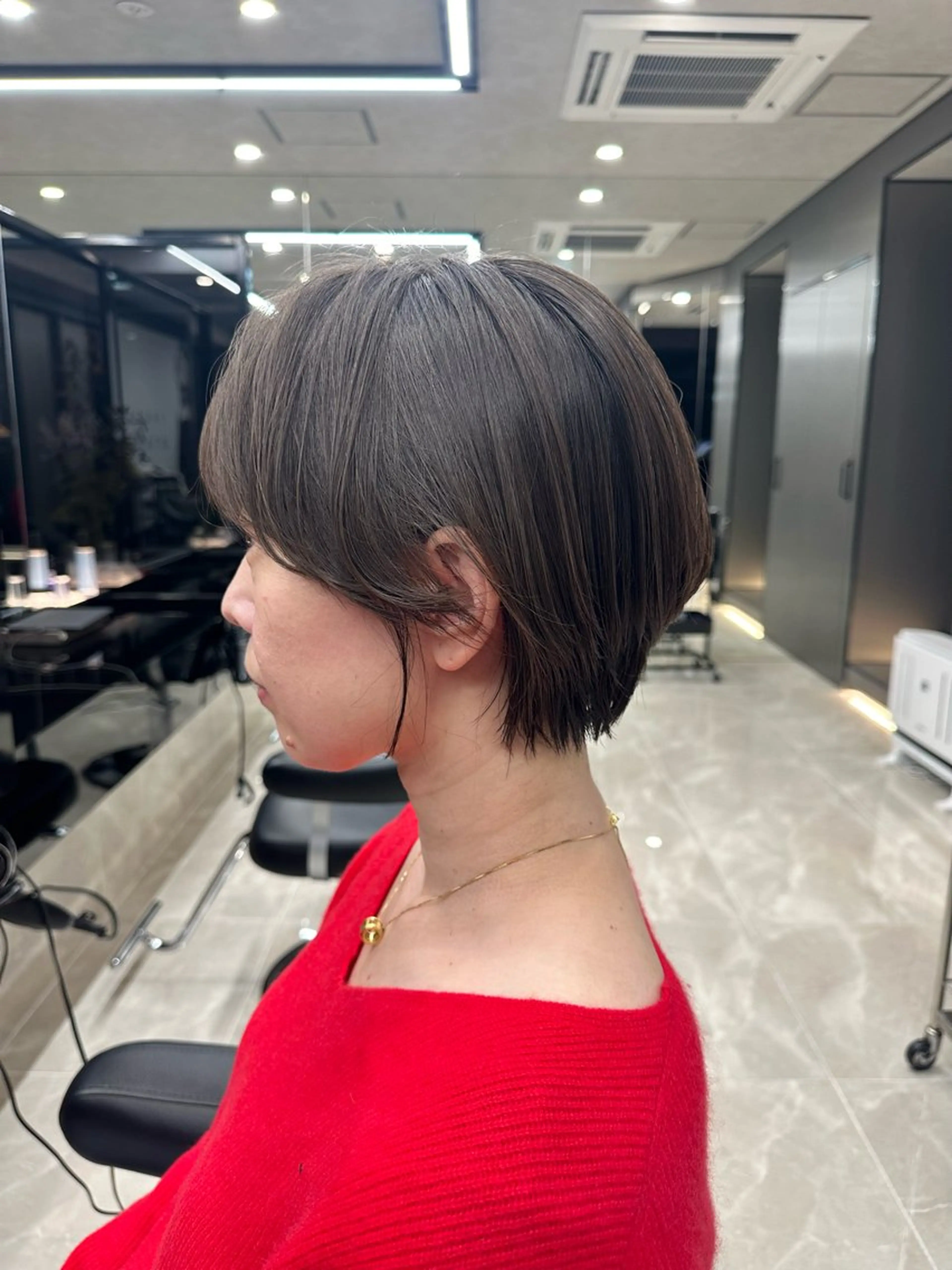 ショート カラー ショートボブ 丸みショート アッシュ ベージュカラー ボブ カット トリートメント Memoriese 表参道のヘアスタイル