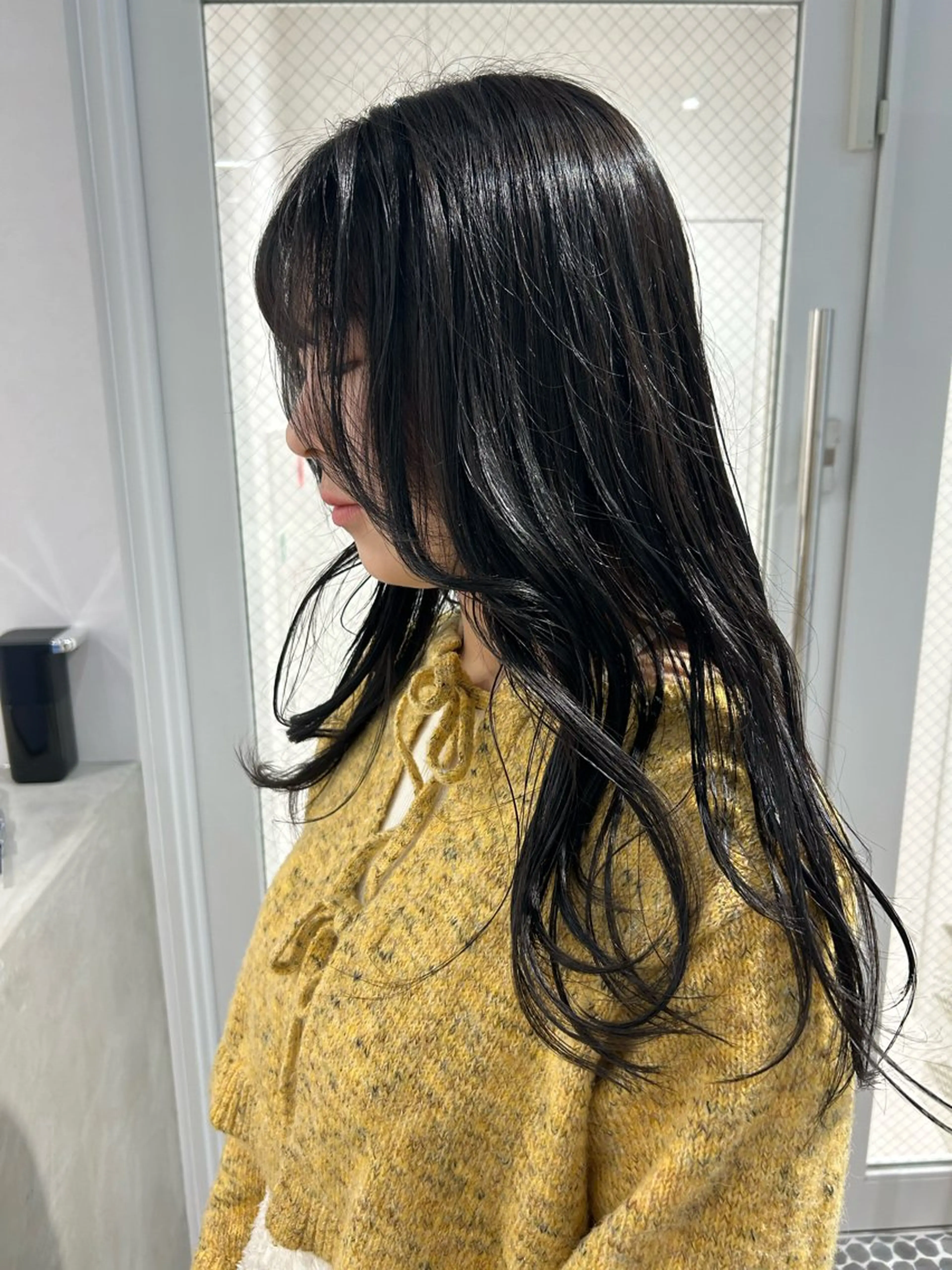 ロング カラー 黒髪 ブラウンカラー ダークブラウン カット ヘアカラー トリートメント ヘッドスパ SALOWIN栄 三丁目 木戸里実のヘアスタイル