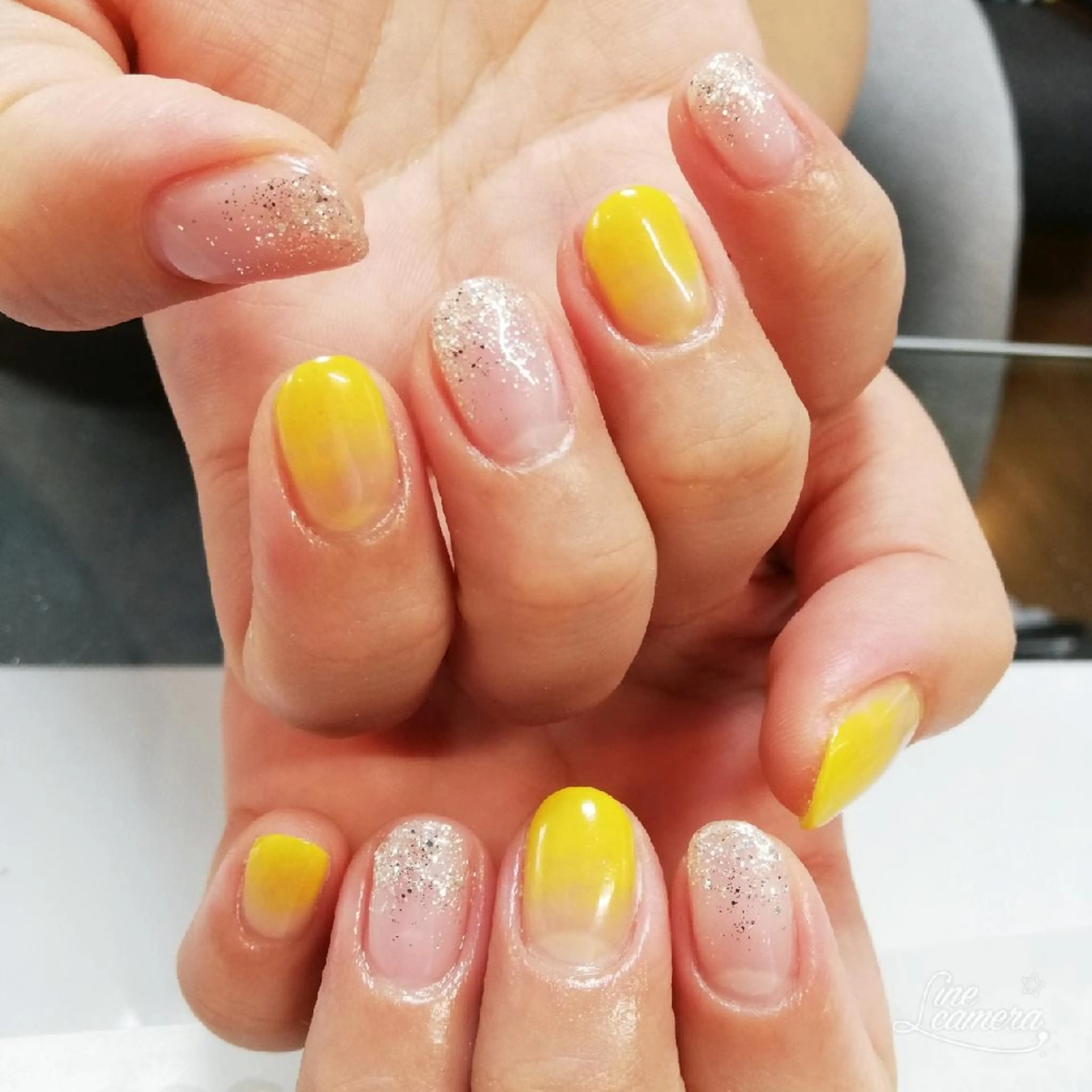 ネイル ラメ(グリッター) シルバー シンプルネイル 黄色 ハンドネイル ネイルサロン エーネイルのネイルデザイン