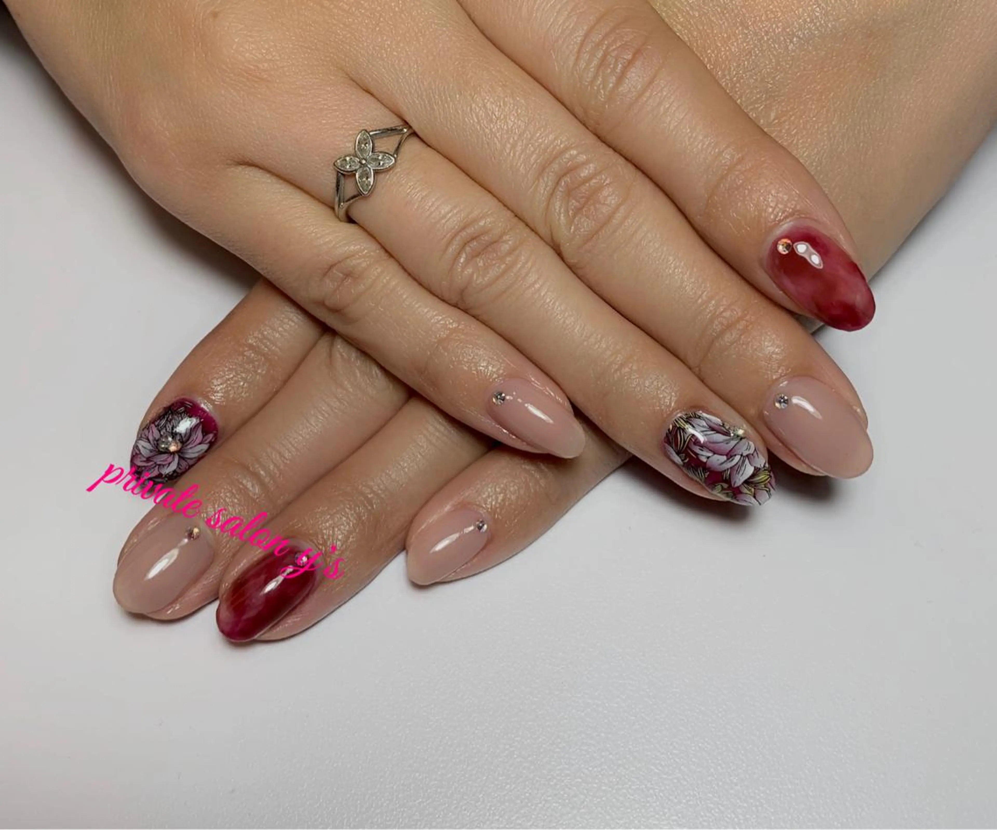 ネイル y' sのネイルデザイン