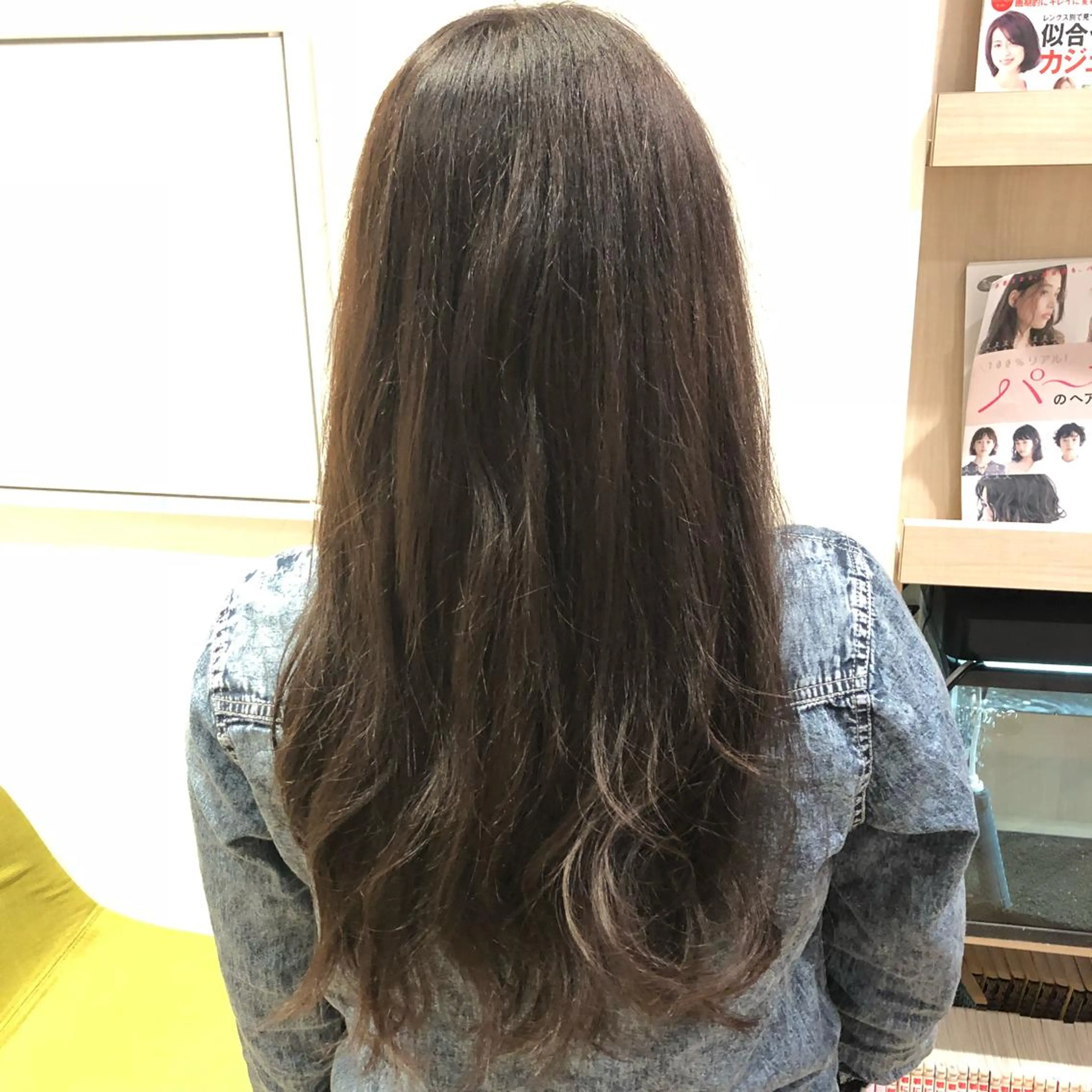 カラー ベージュカラー 伊東 彩花のヘアスタイル