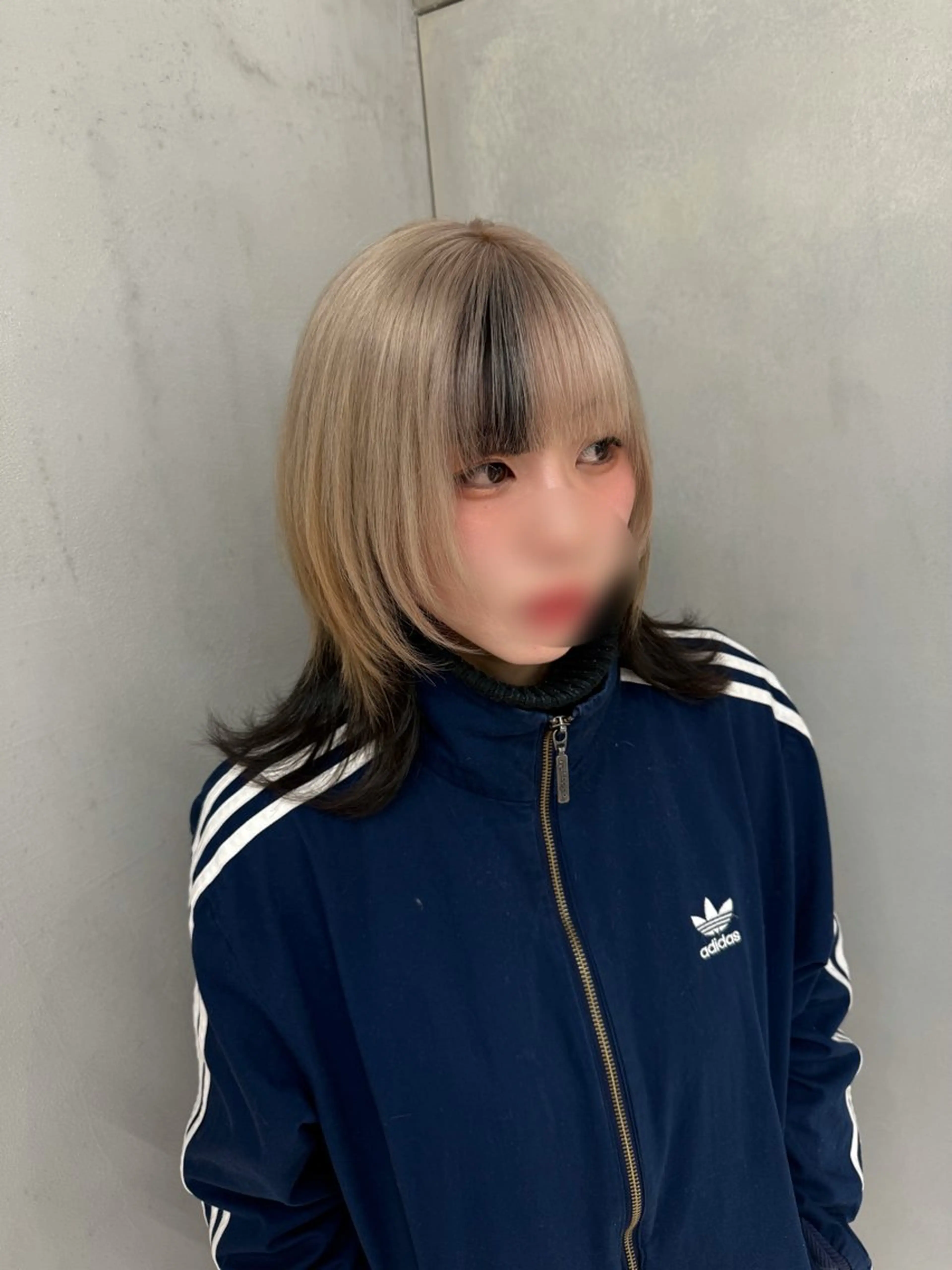 セミロング カラー ベージュカラー 黒髪 デザインカラー ホワイトベージュ ウルフカット 🤍haruna 🤍SUIのヘアスタイル