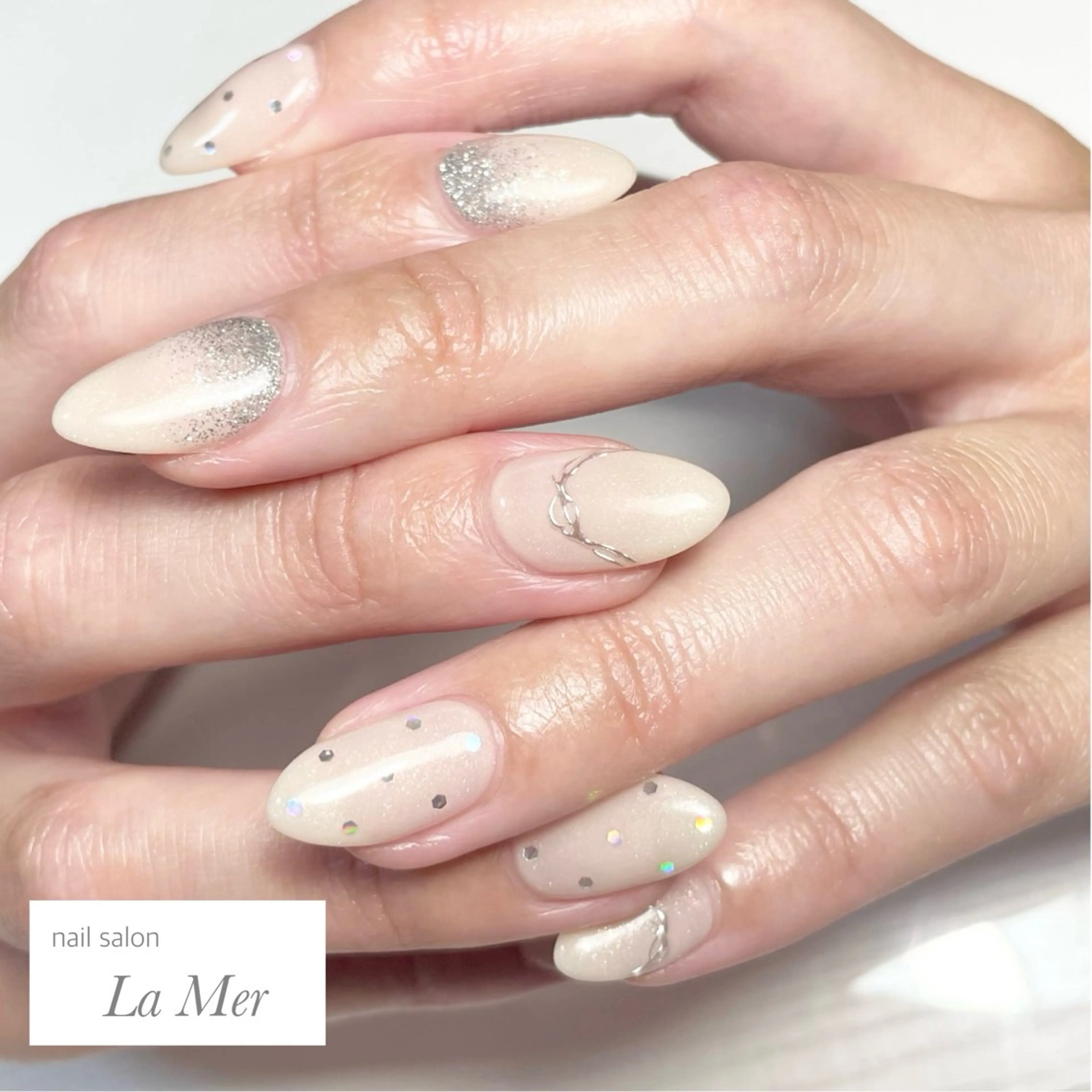 ネイル ドット フレンチネイル キラキラネイル ミラーネイル シルバー nailsalon La Merのネイルデザイン