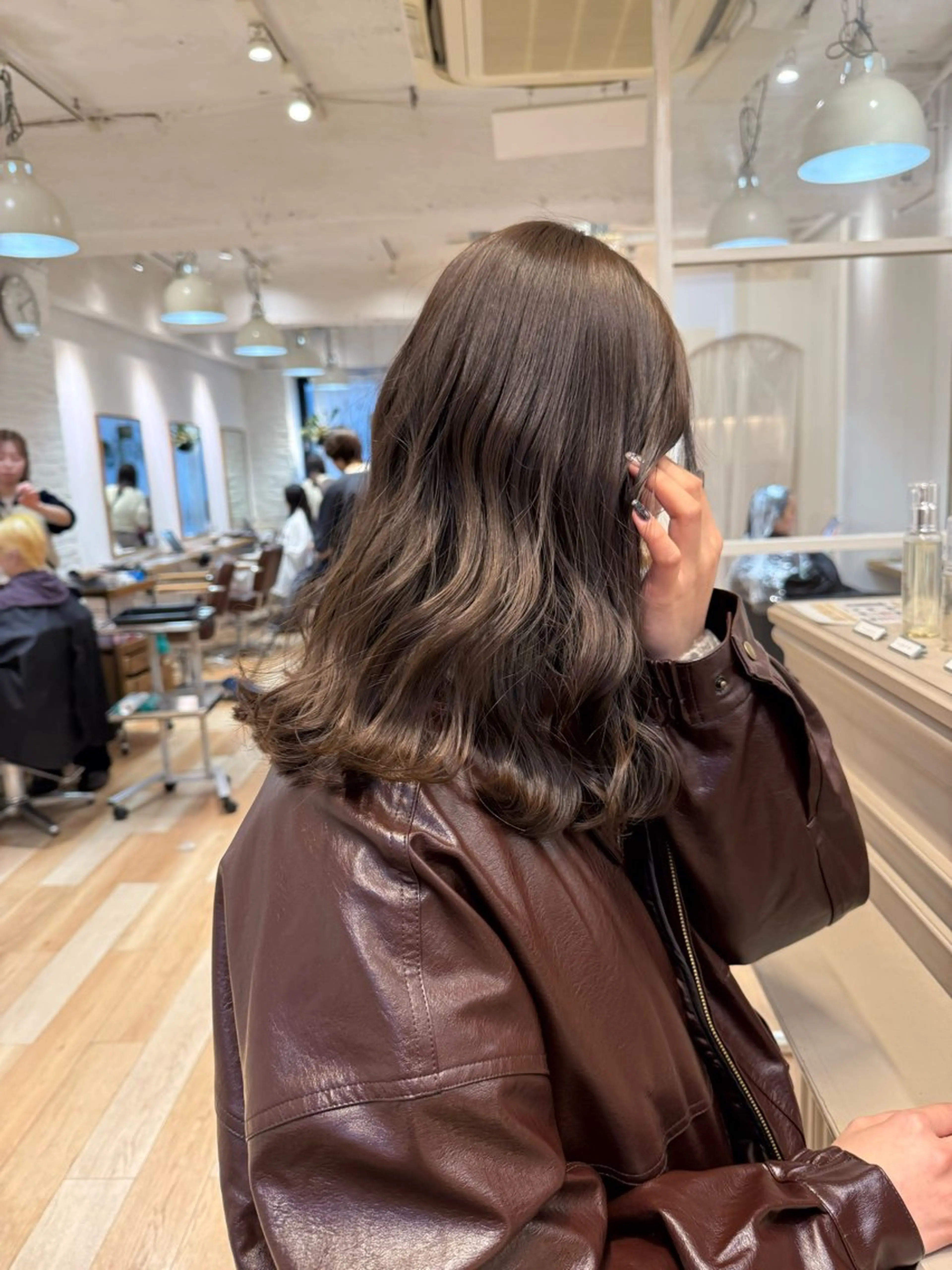 ミディアム カラー ミルクティー× グレージュMOMOのヘアスタイル