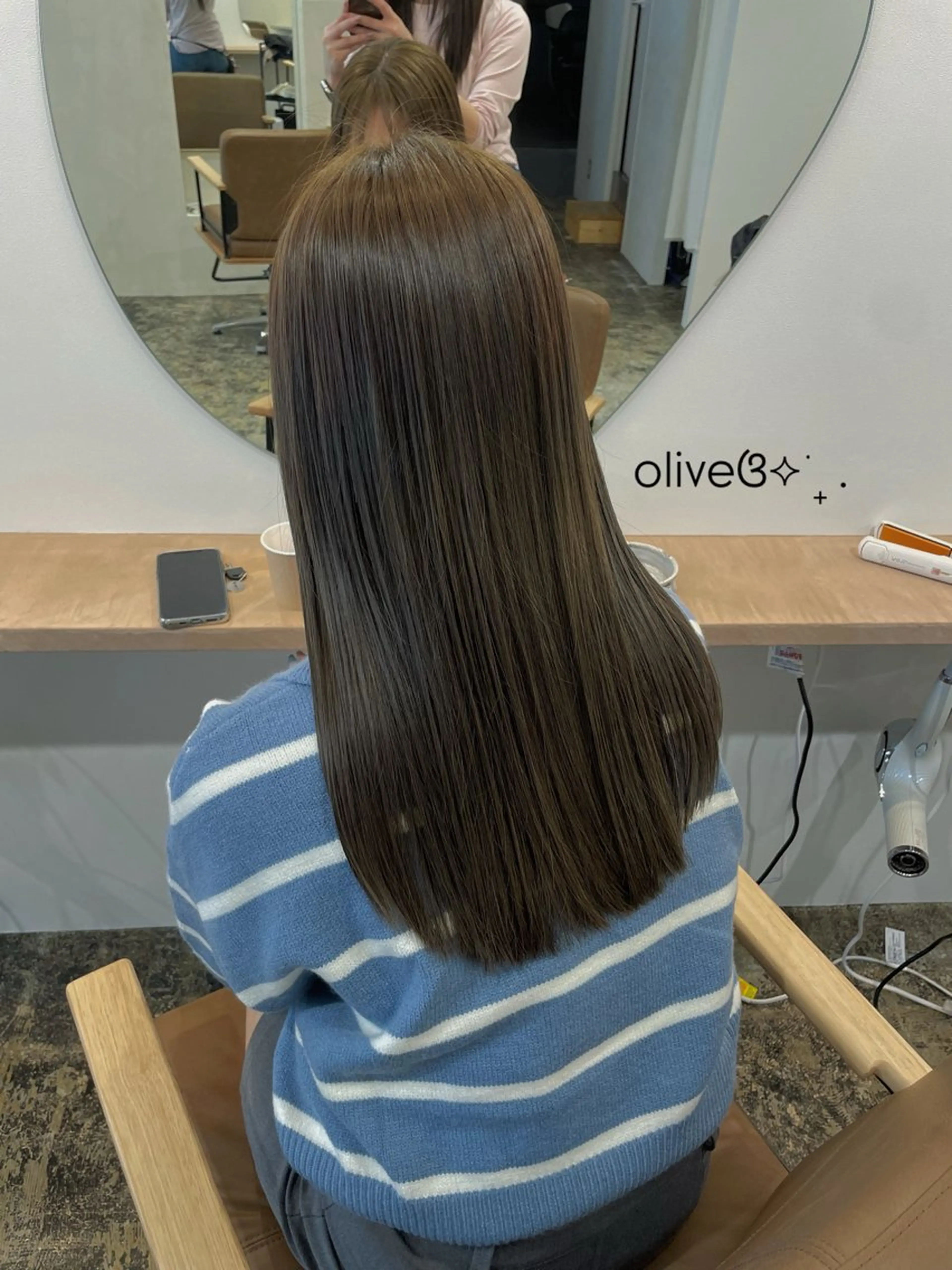 ロング 似合わせカット カット ヘアカラー トリートメント 梅田｜赤み消しオリー ブ/顔まわりレイヤーのヘアスタイル