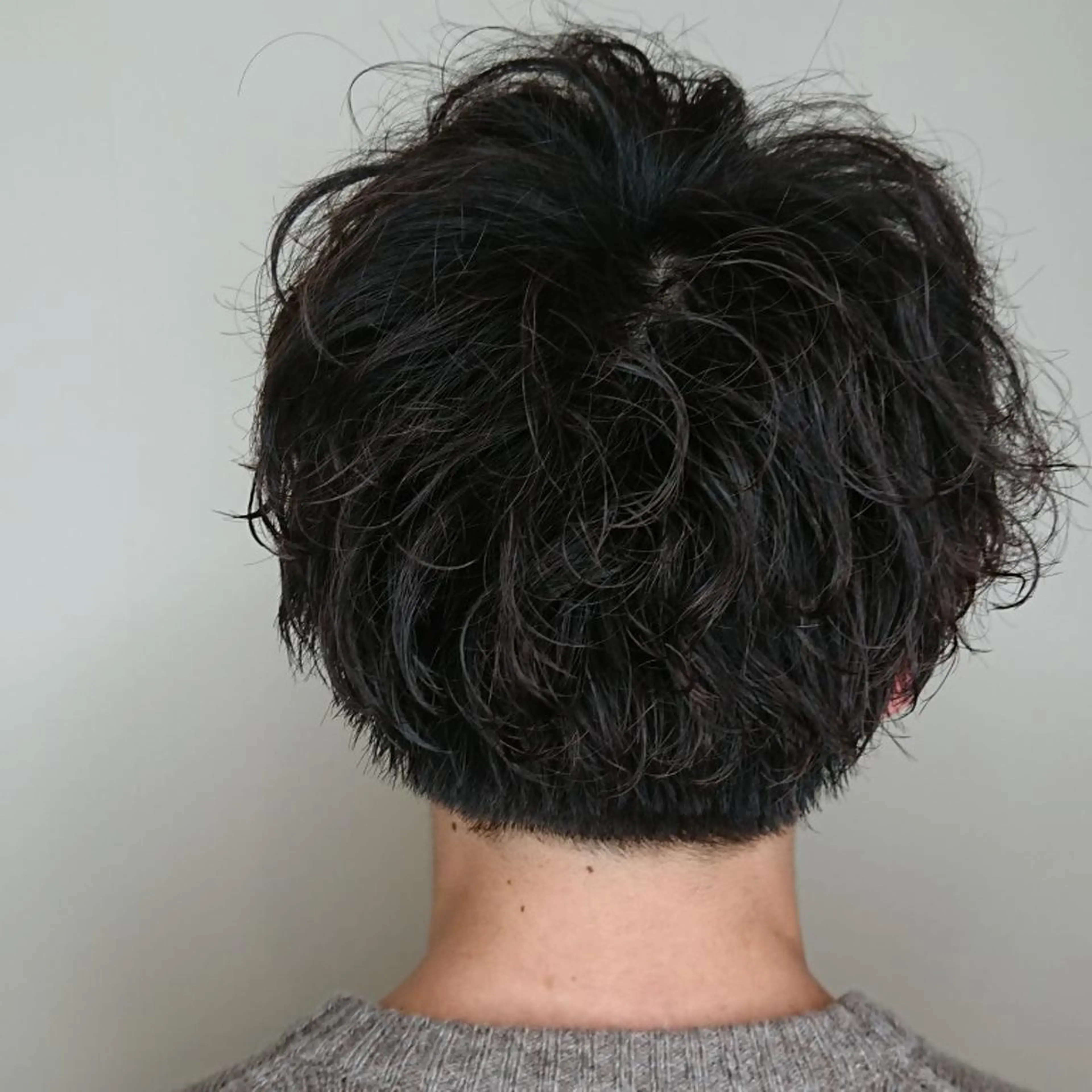 メンズ メンズパーマ ブリーチ/ヘアケア/ 艶髪/イギチハルのヘアスタイル