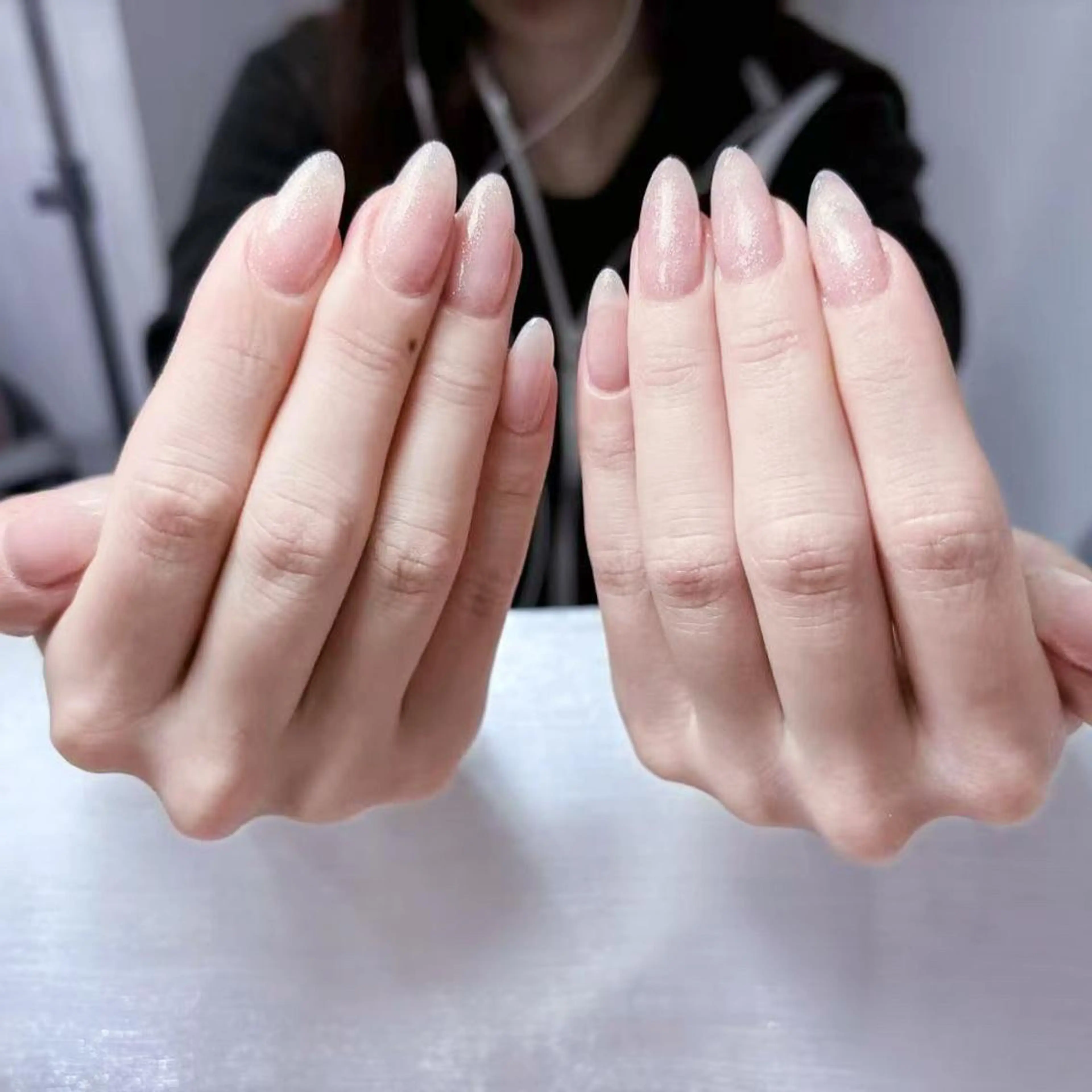 ネイル アートネイル オーロラネイル ガーリー キラキラネイル 韓国ネイル Leah 💅のネイルデザイン