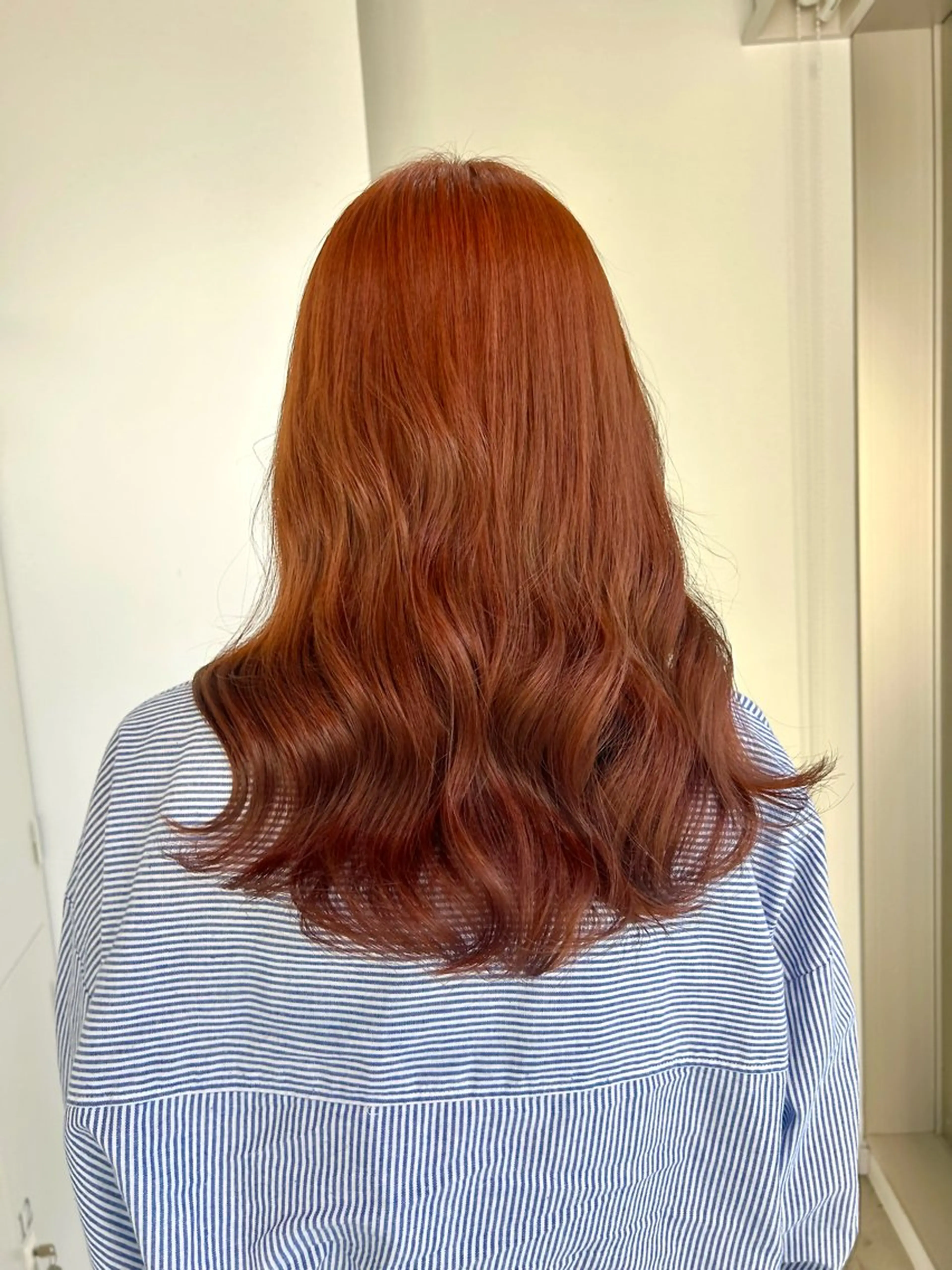 カラー ブリーチ ブリーチなしカラー オレンジ EIGHT mana 海外グレージュ🥥のヘアスタイル