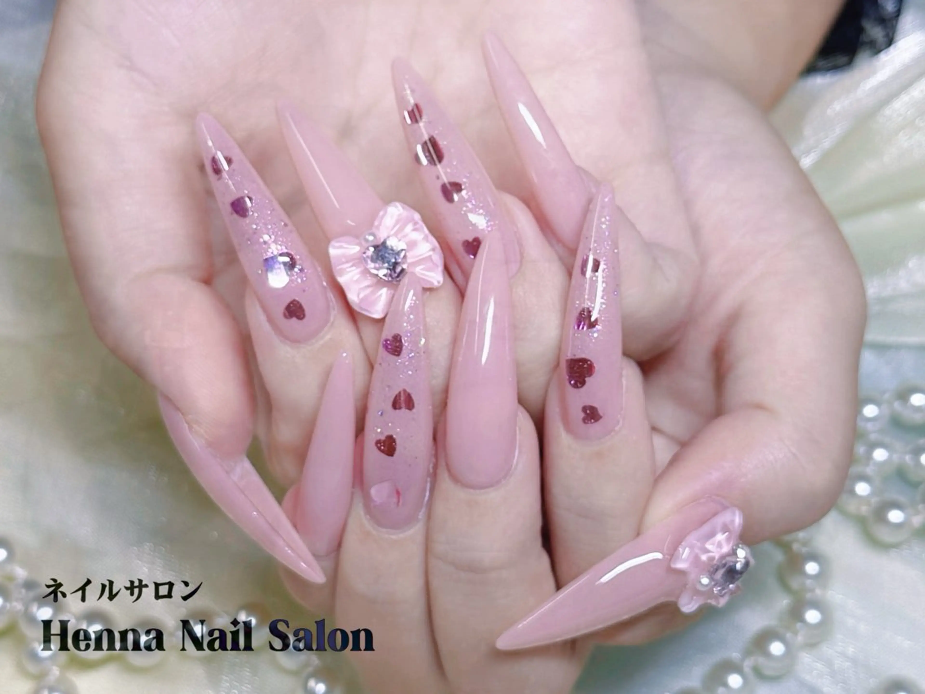 ネイル ハンドネイル Henna Kongssalonのネイルデザイン