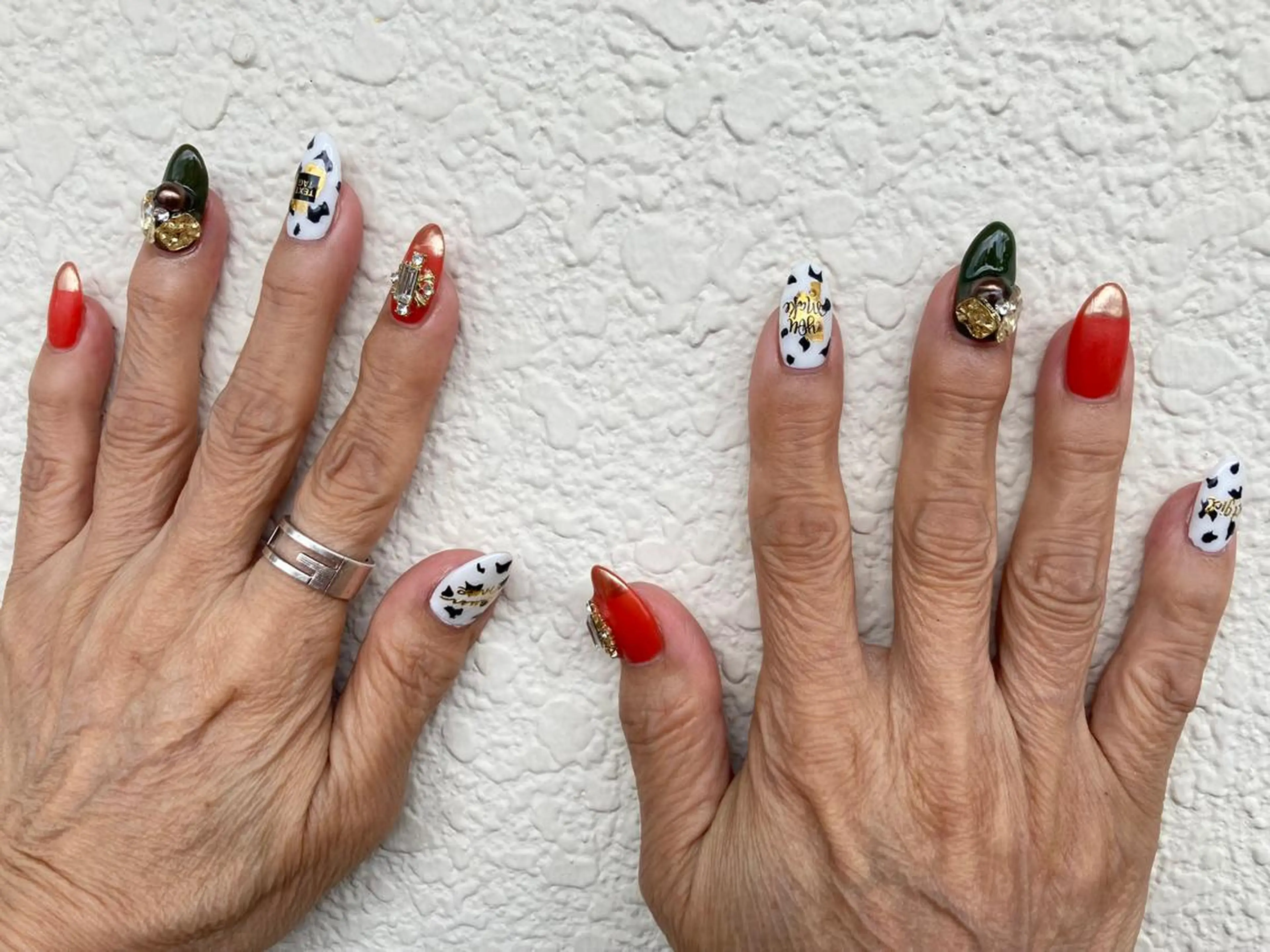 セミロング ネイル ハンドネイル フットネイル ✴︎ Delightのネイルデザイン