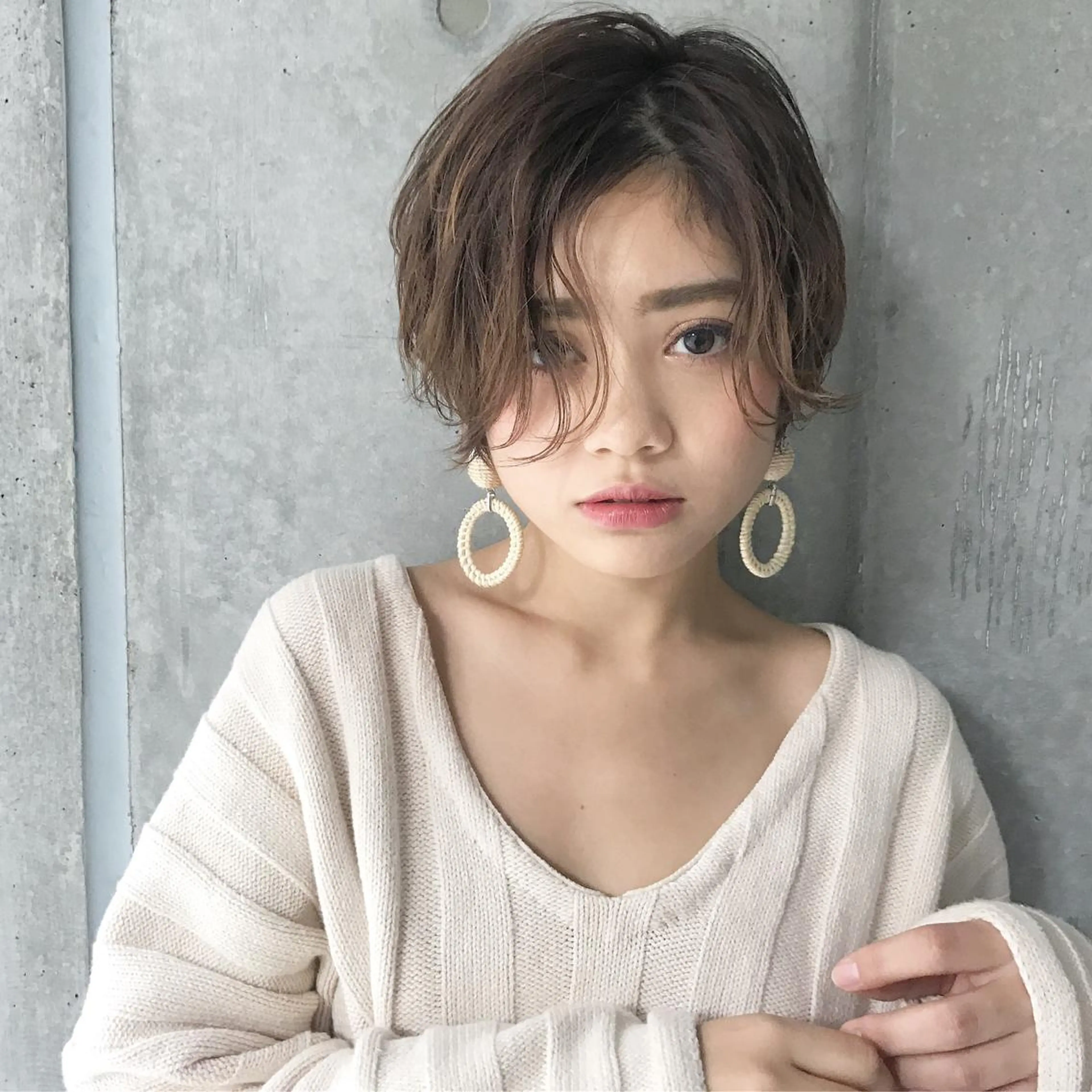 ショート カラー 顔周りカット 伊 杏のヘアスタイル