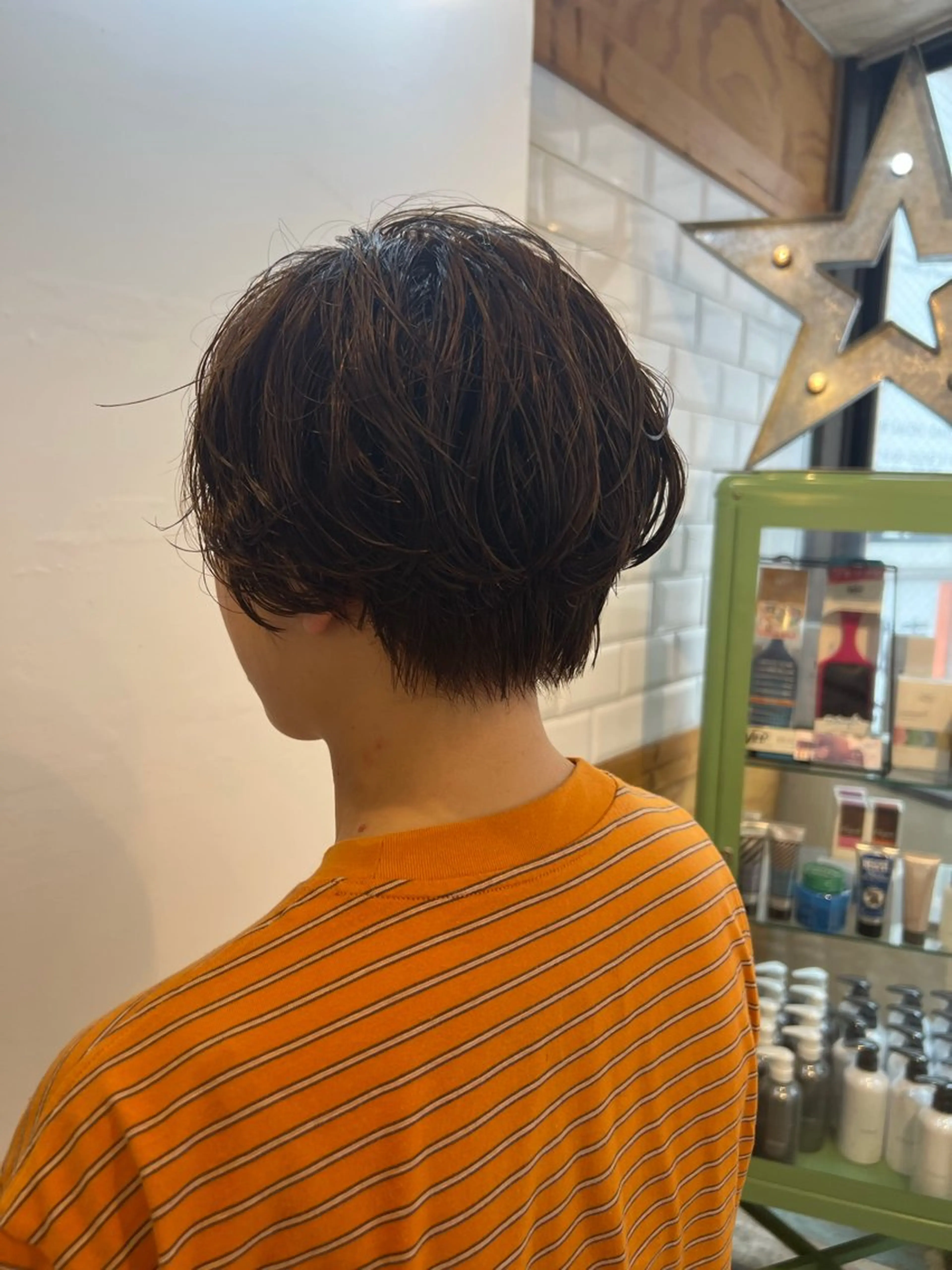 ショート カラー ショートボブ デザインカラー イヤリングカラー ハイライトカラー ボブ KANA/ボブ/ インナーカラー/艶髪のヘアスタイル