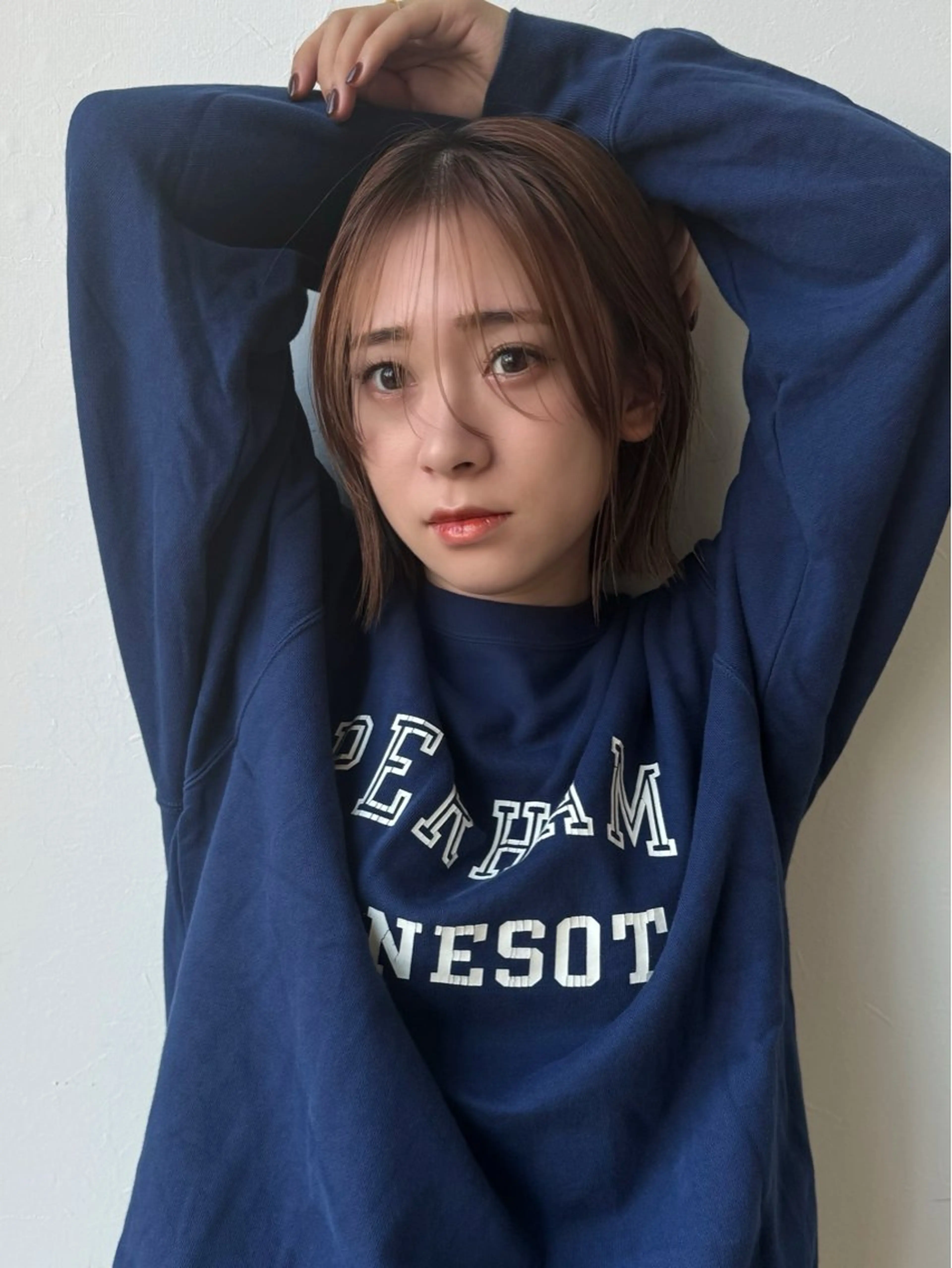 ミディアム 切りっぱなしボブ ボブ シースルーバング 浅津 菜月のヘアスタイル