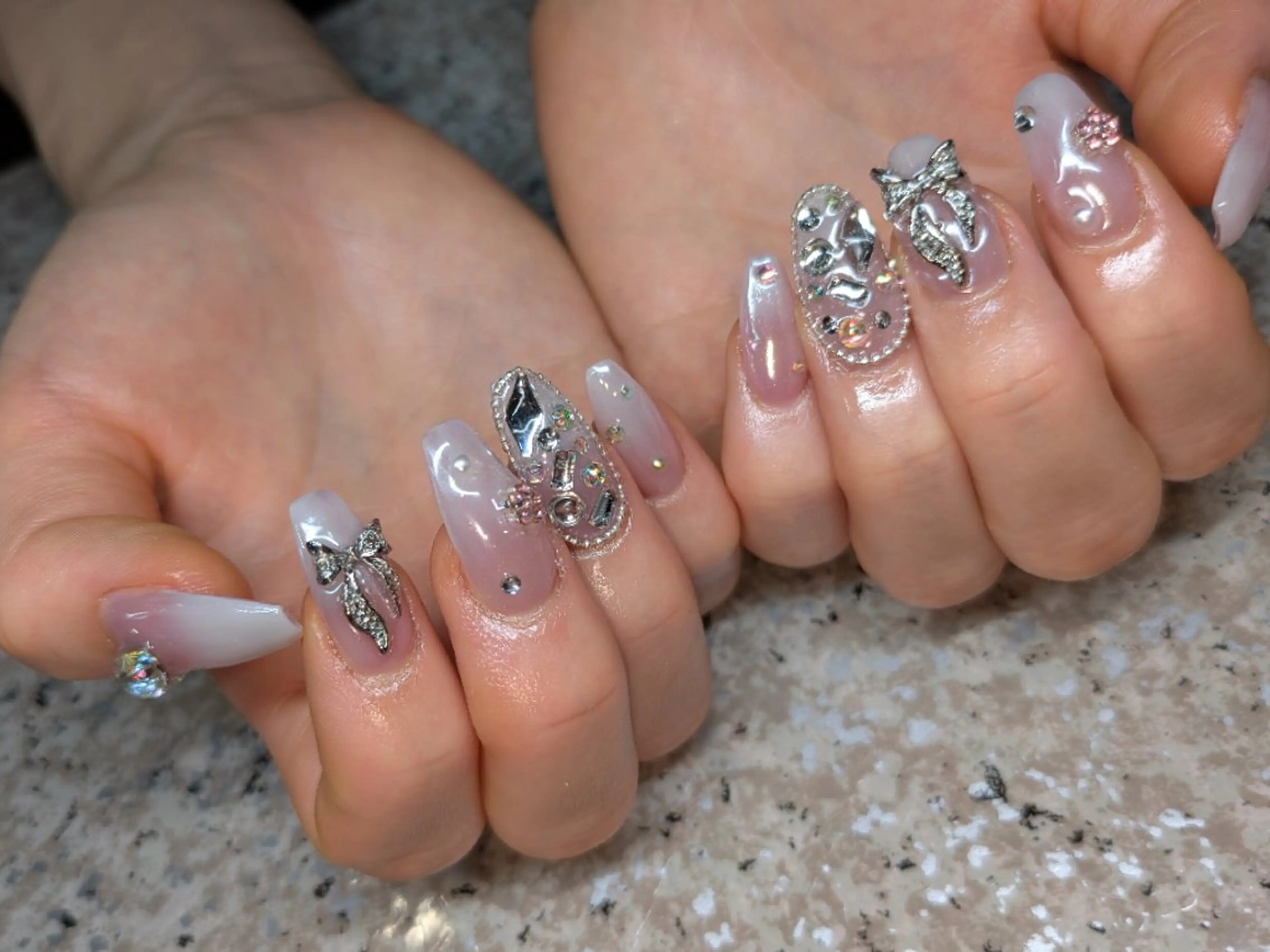 ネイル オーロラネイル グラデーション ストーンネイル ハンドネイル スズキ マイコのネイルデザイン