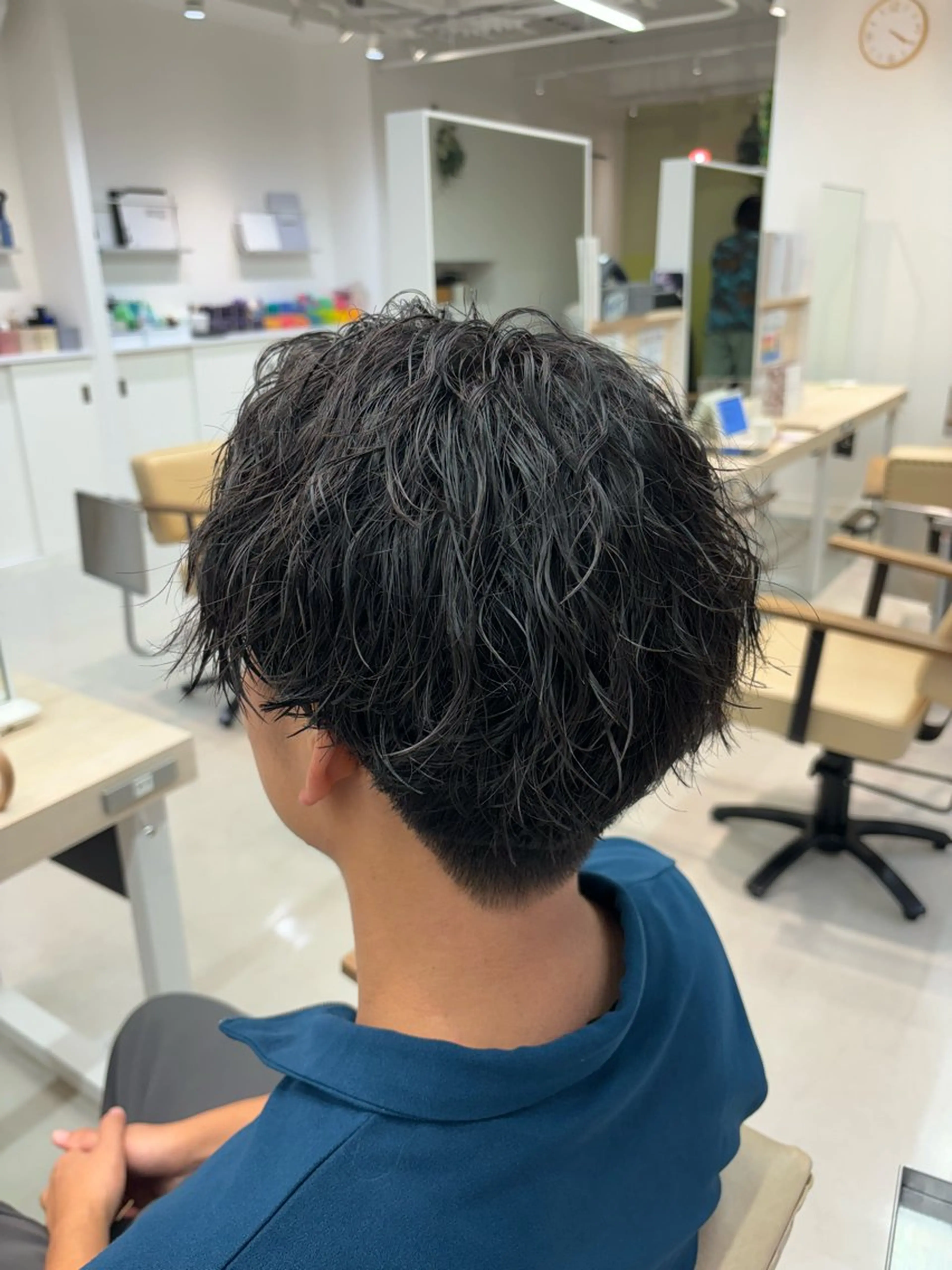 パーマ メンズ ビジネス メンズパーマ スペインカール 波巻きパーマ ニュアンスパーマ カット パーマ ニュアンスパーマ/ フェザー/マッシュのヘアスタイル