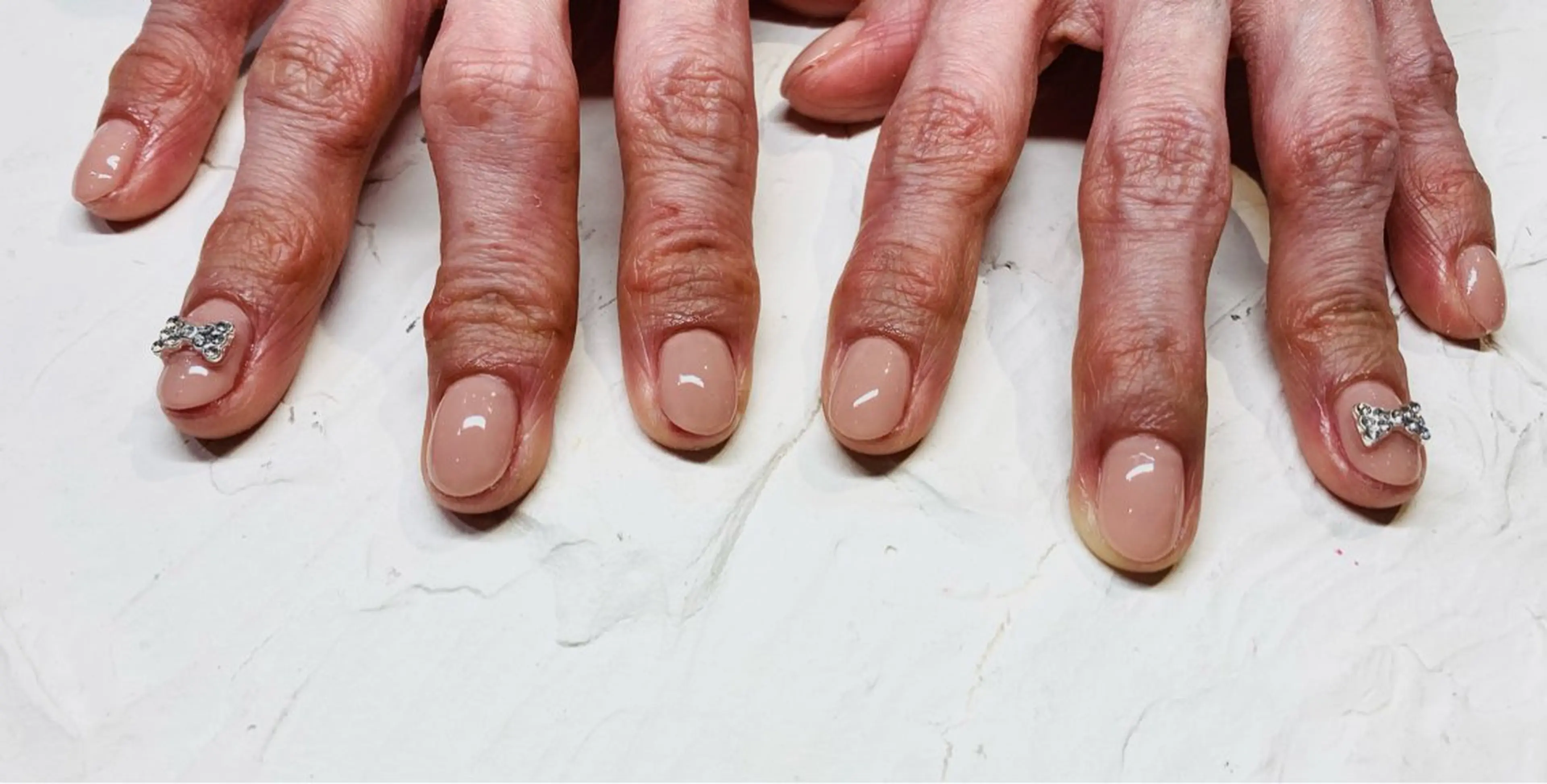 ネイル ワンカラーネイル リボン bois nail ボワネイル北巽のネイルデザイン