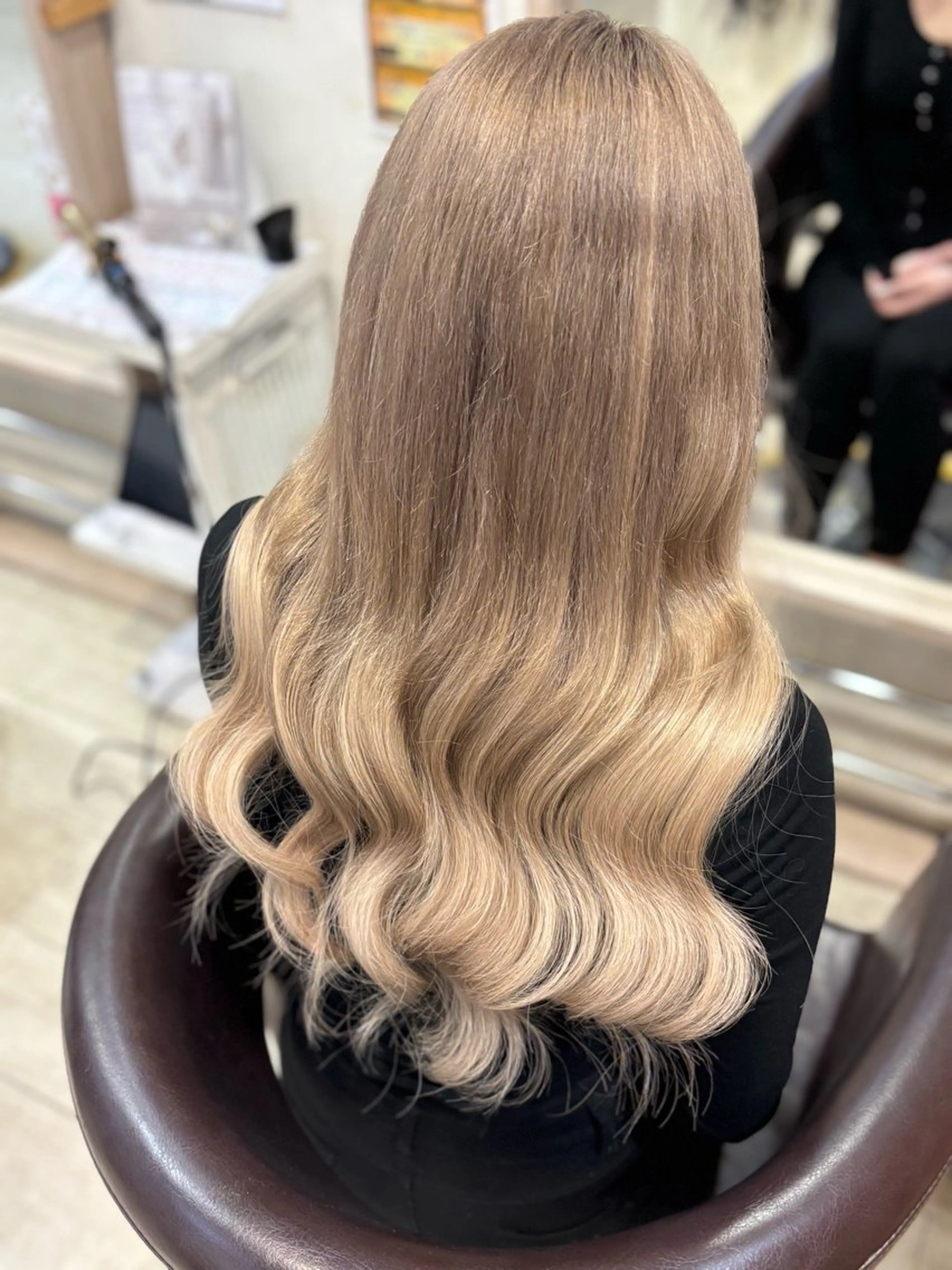 ロング カラー バレイヤージュ エクステ レイヤーカット 艶カラー🫧/シール エクステRYOKAのヘアスタイル