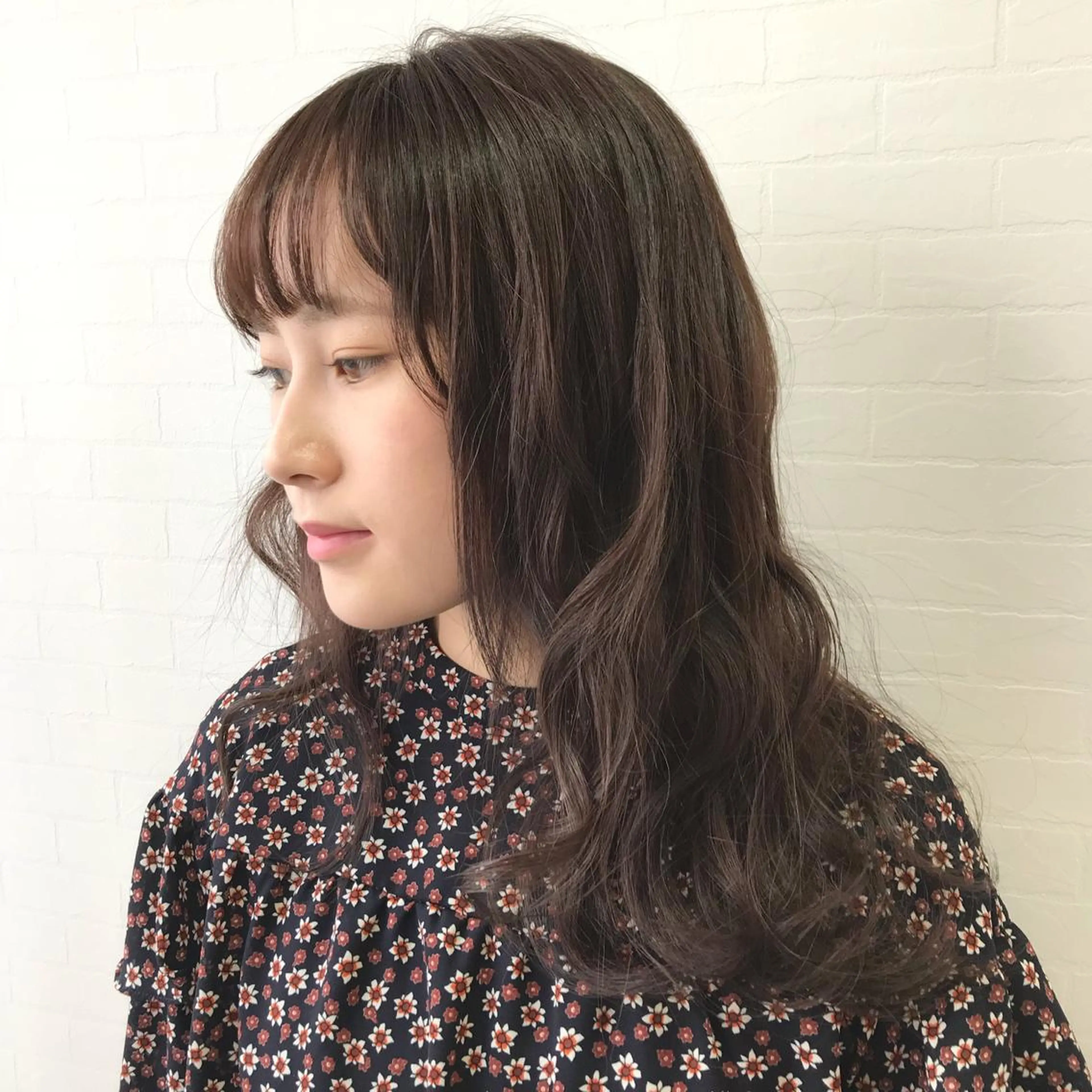 ロング カラー オリーブ/アッシュ やわらか透明感カラーのヘアスタイル