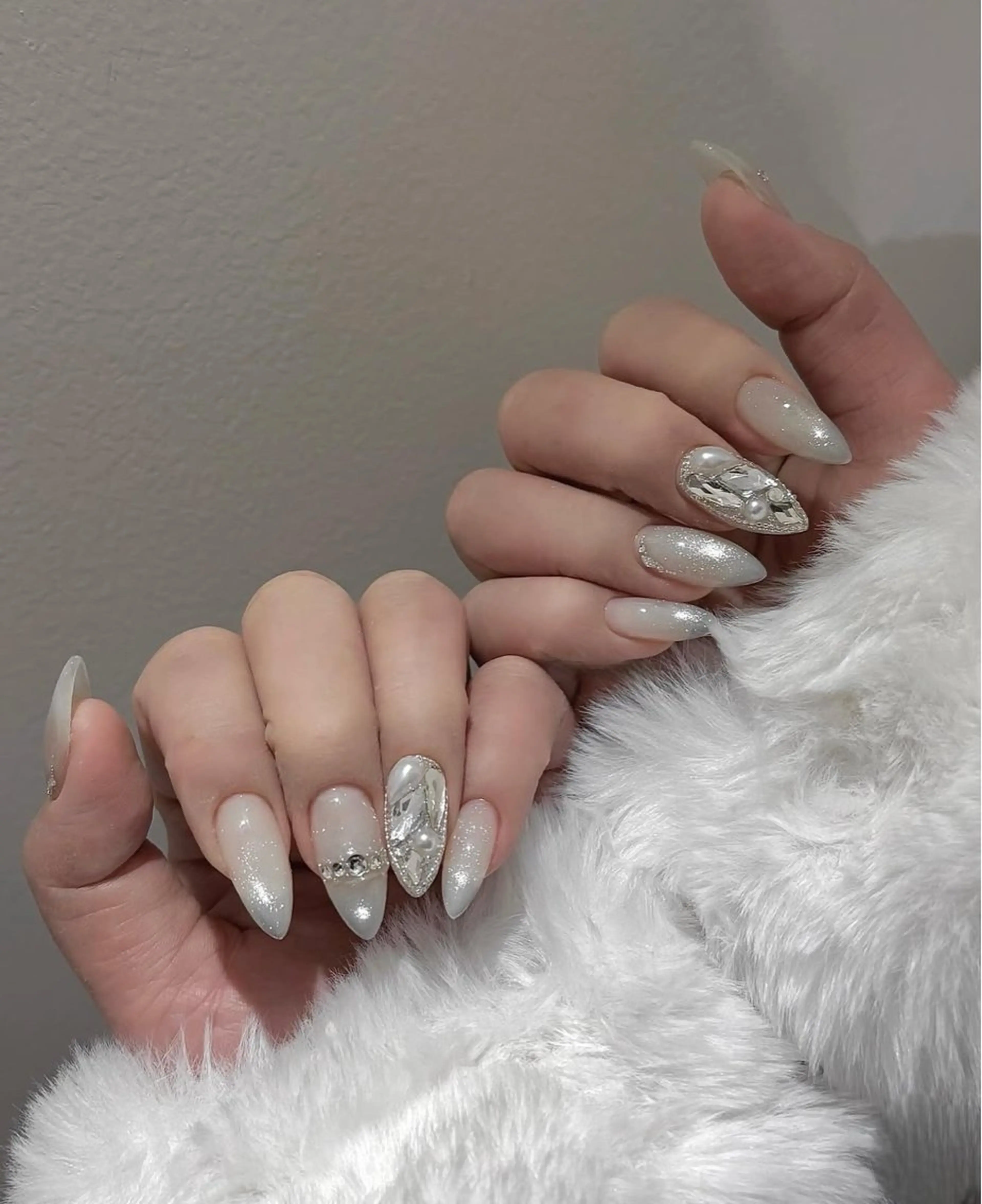 ネイル キラキラネイル マグネットネイル ミラーネイル ニュアンスネイル 春ネイル ハンドネイル Lyna 池袋のネイルデザイン