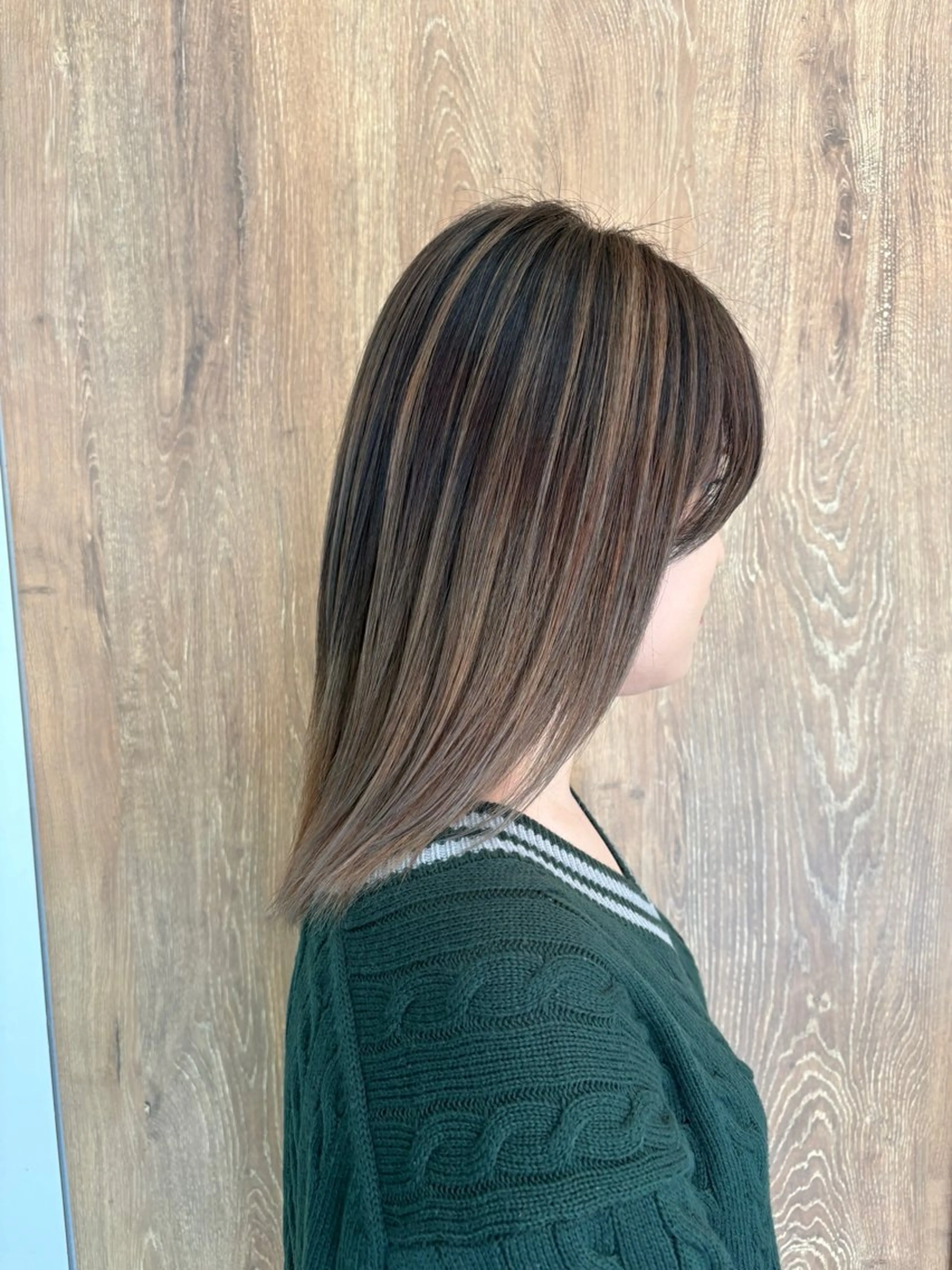 ミディアム カラー 小坂 麻綾のヘアスタイル