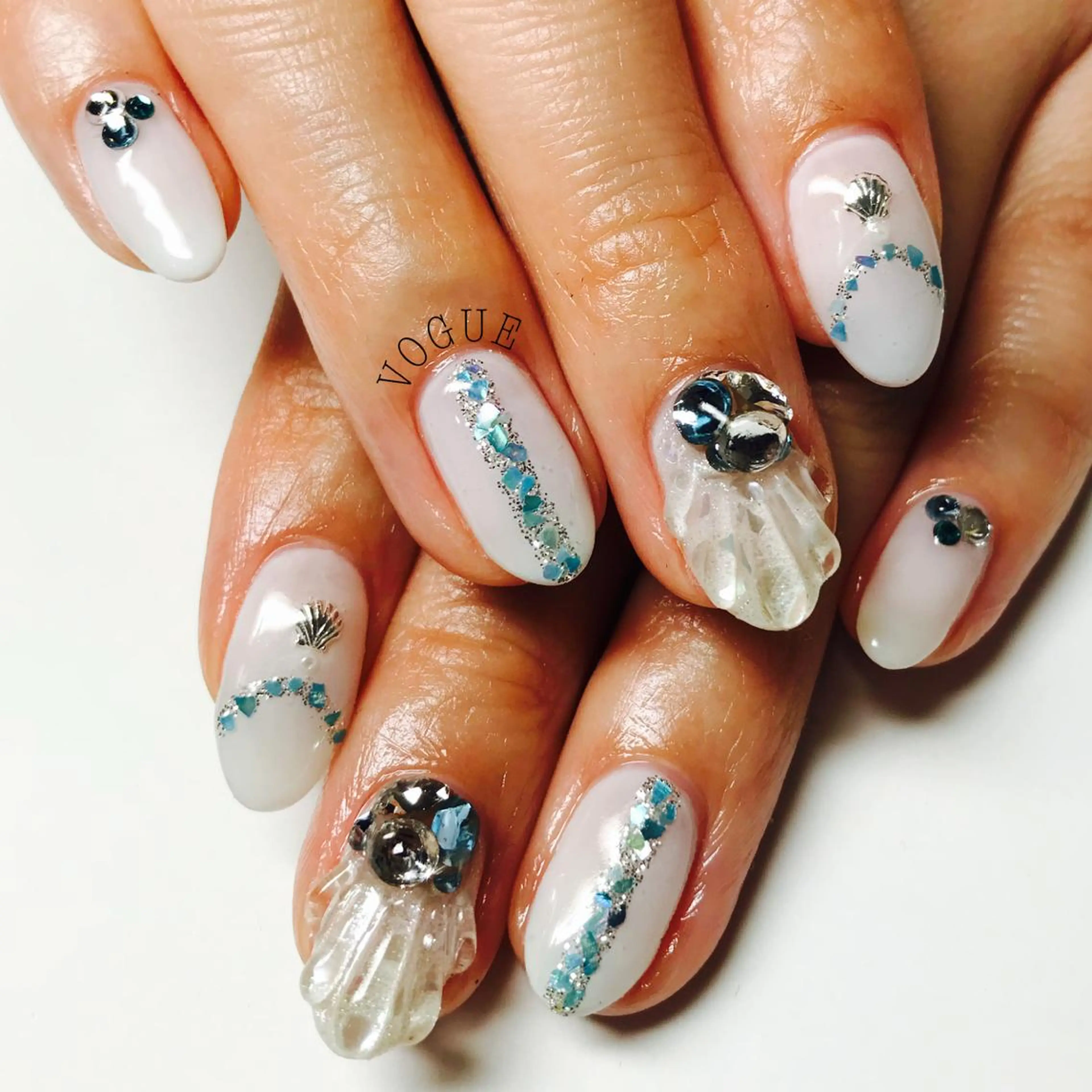 ネイル ハンドネイル VOGUE ×SWANのネイルデザイン