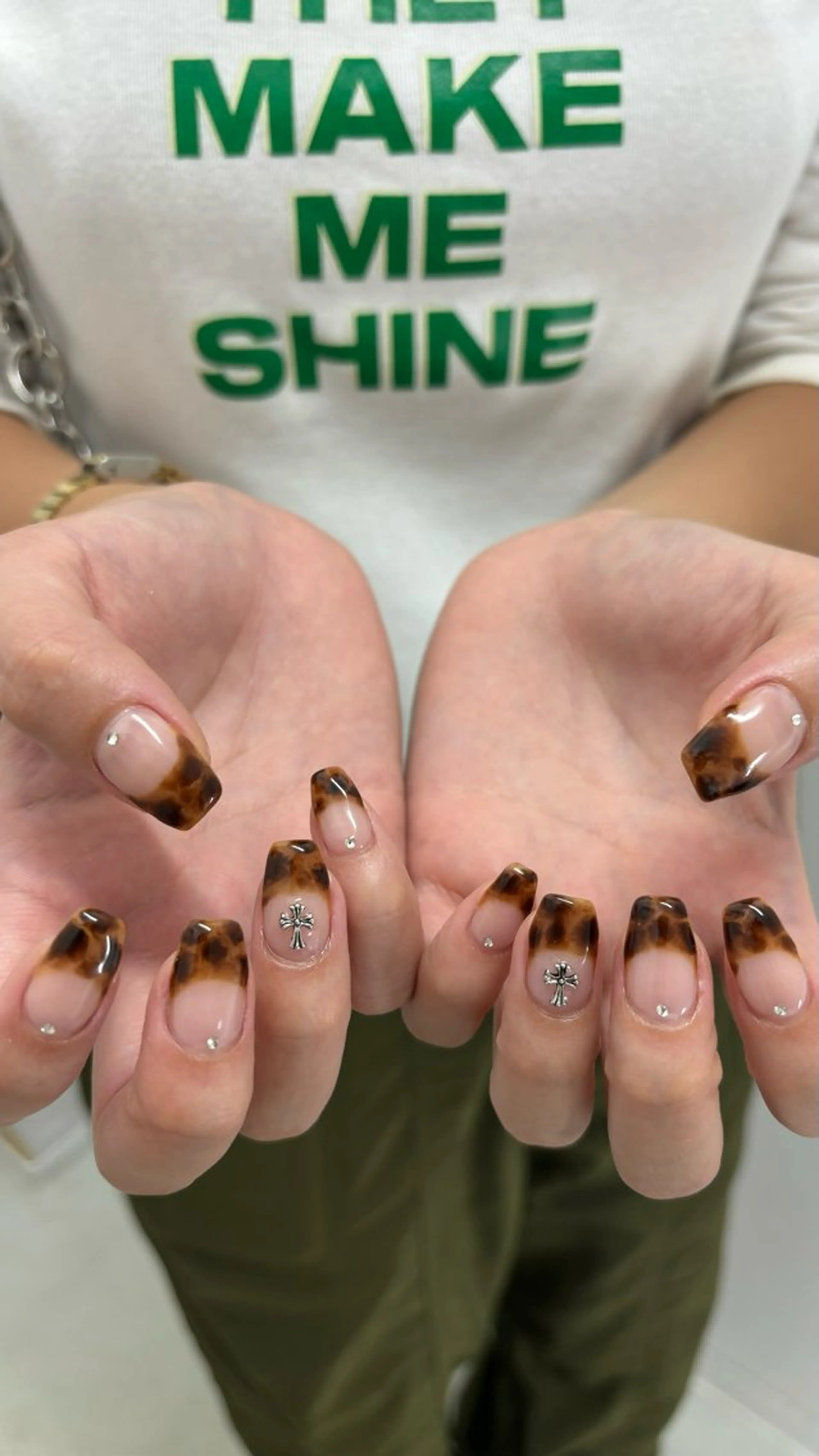 ネイル ジェルネイル パラジェル Queen所属・伊藤 梨恋のネイルデザイン