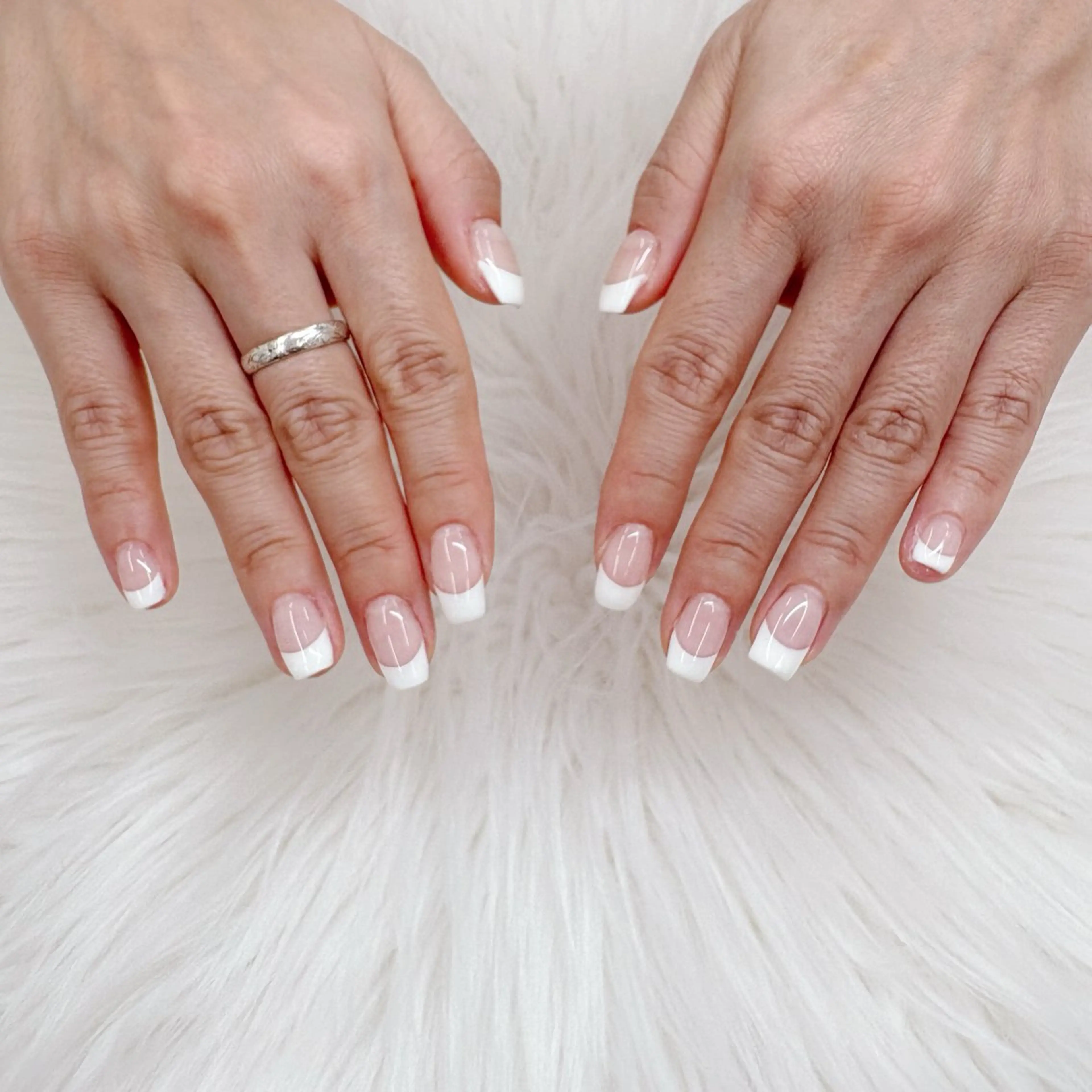 ネイル フレンチネイル ハンドネイル エリクサーネイル池袋 大谷のネイルデザイン