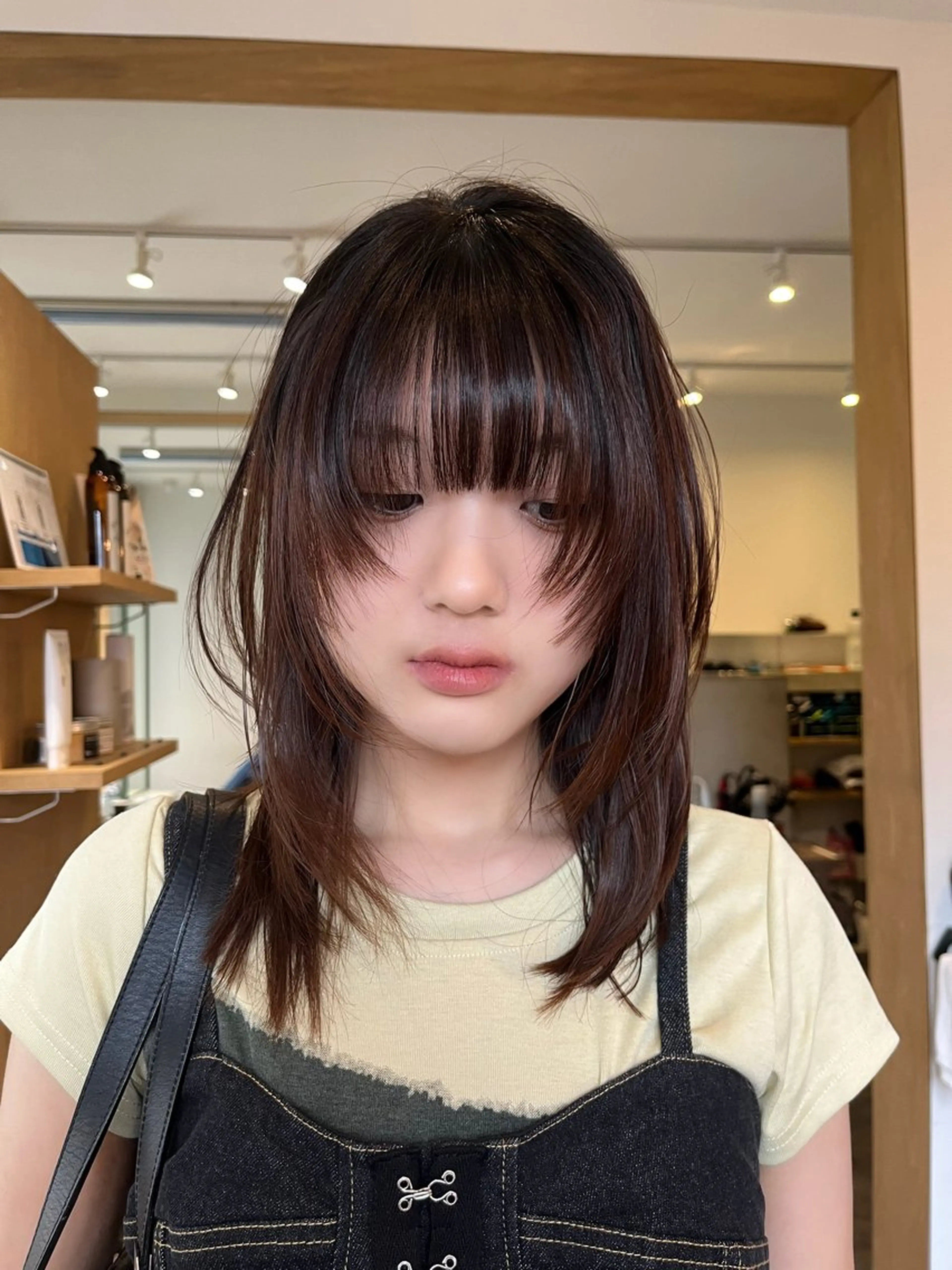 ミディアム ミディアムレイヤー レイヤーカット カット ヘアカラー YUI／レイヤー カット/透明感カラーのヘアスタイル