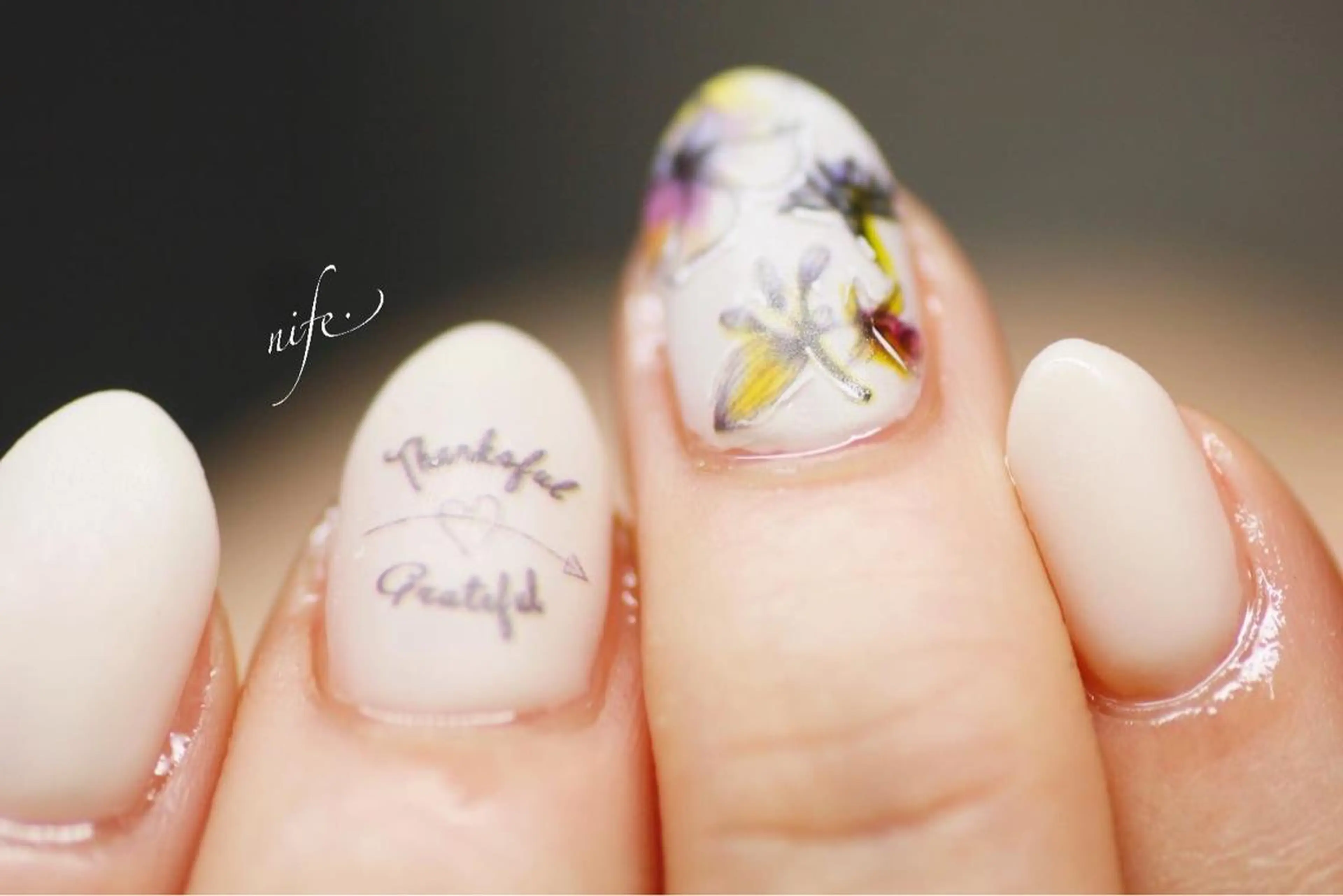 ネイル アートネイル フラワーネイル ワンカラーネイル 春ネイル atelier nife.のネイルデザイン