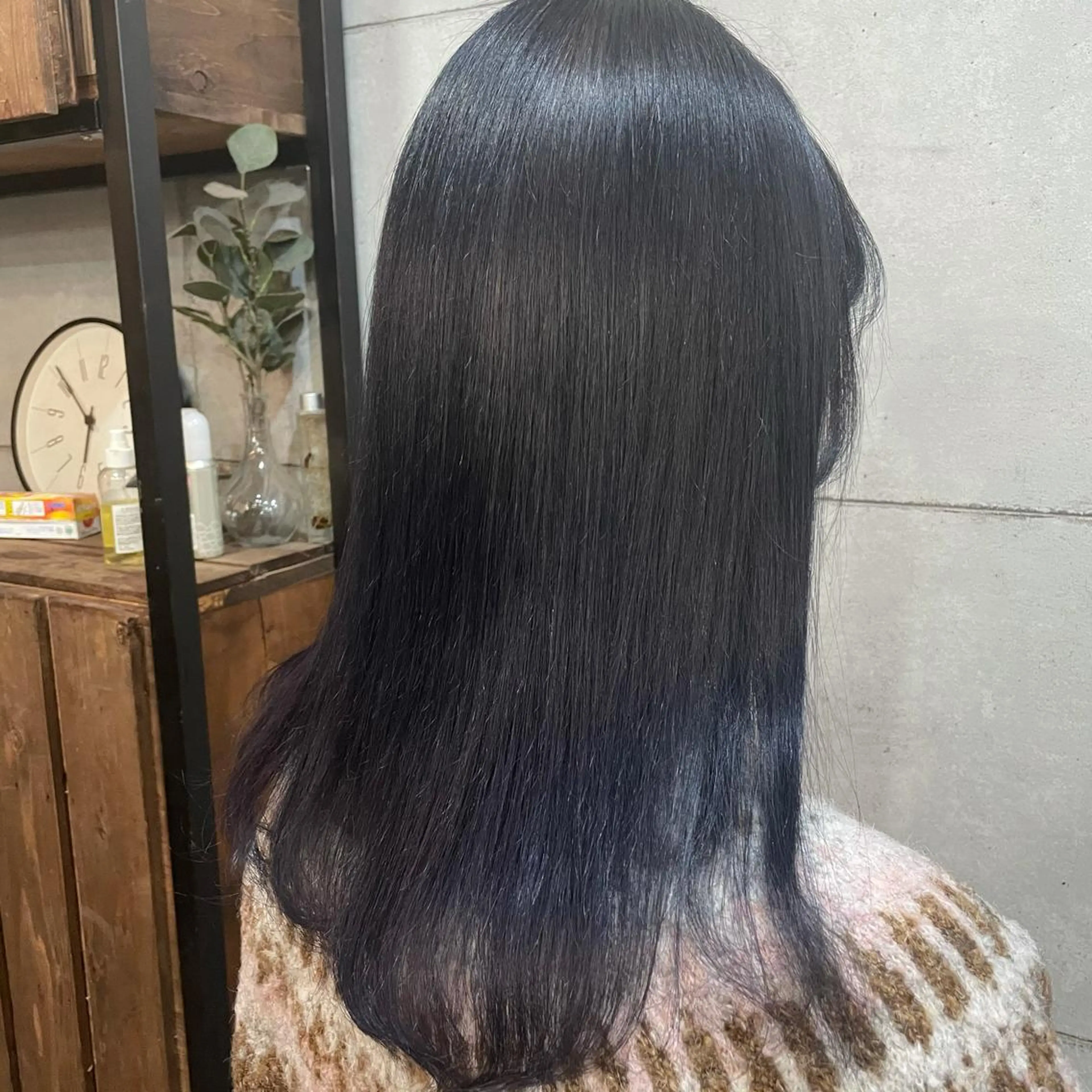 ミディアム カラー パーマ ヘアアレンジ メンズ キッズ ネイル マツエク・マツパ メンズブリーチ メンズインナーカラー メンズ韓国風 ブリーチ ケアブリーチ ヘアカラー トリートメント ヘアセット 切りっぱなしヘアボブ ミディアムヘアRYOのヘアスタイル