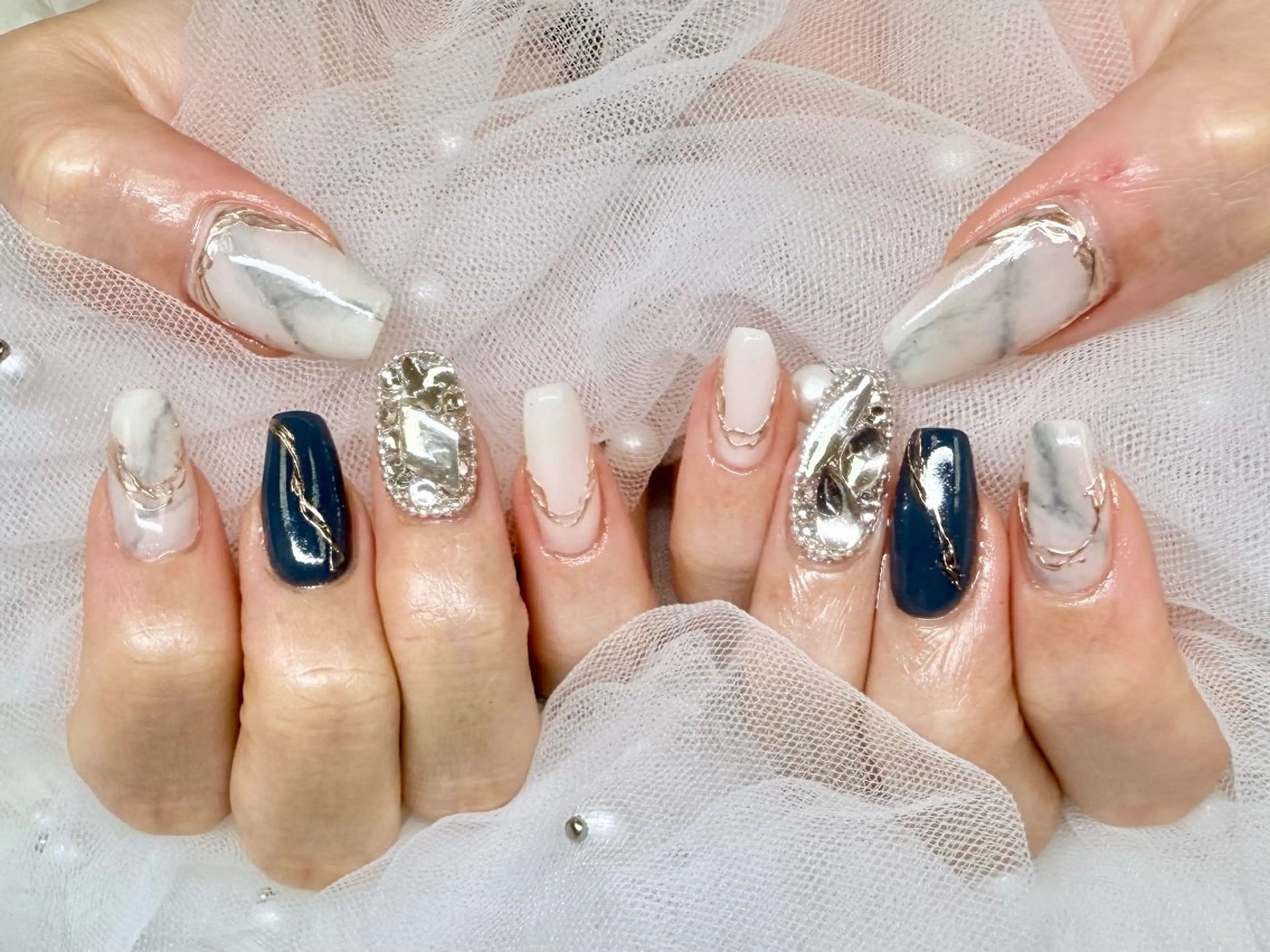 ネイル 大理石ネイル(マーブル) Beauty salon 100＋大鳥居店所属・100＋大鳥居店 MIKAの眉毛・アイブロウイメージ