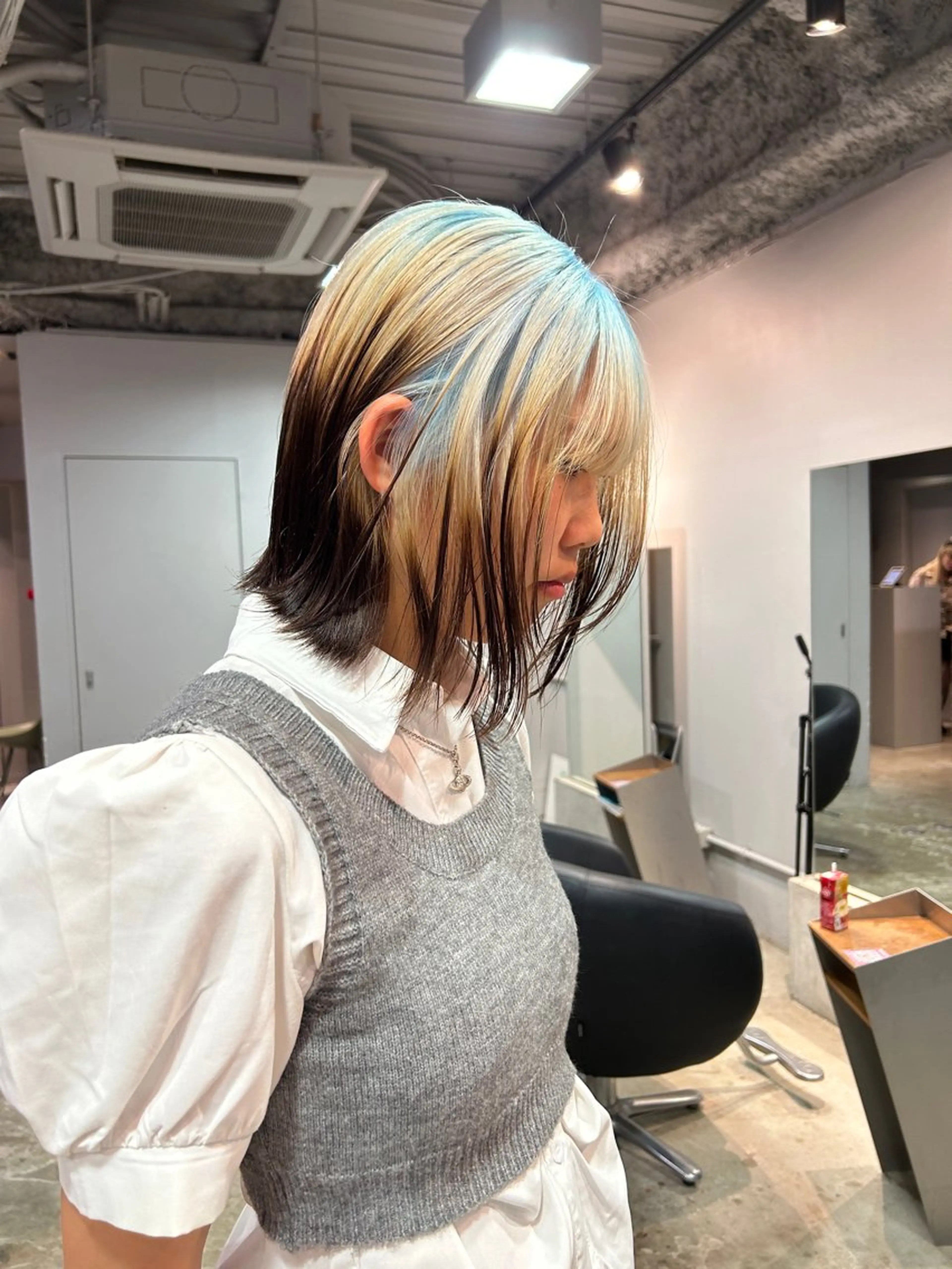 ミディアム ハイトーン特化/和音 【デザインカラー】のヘアスタイル