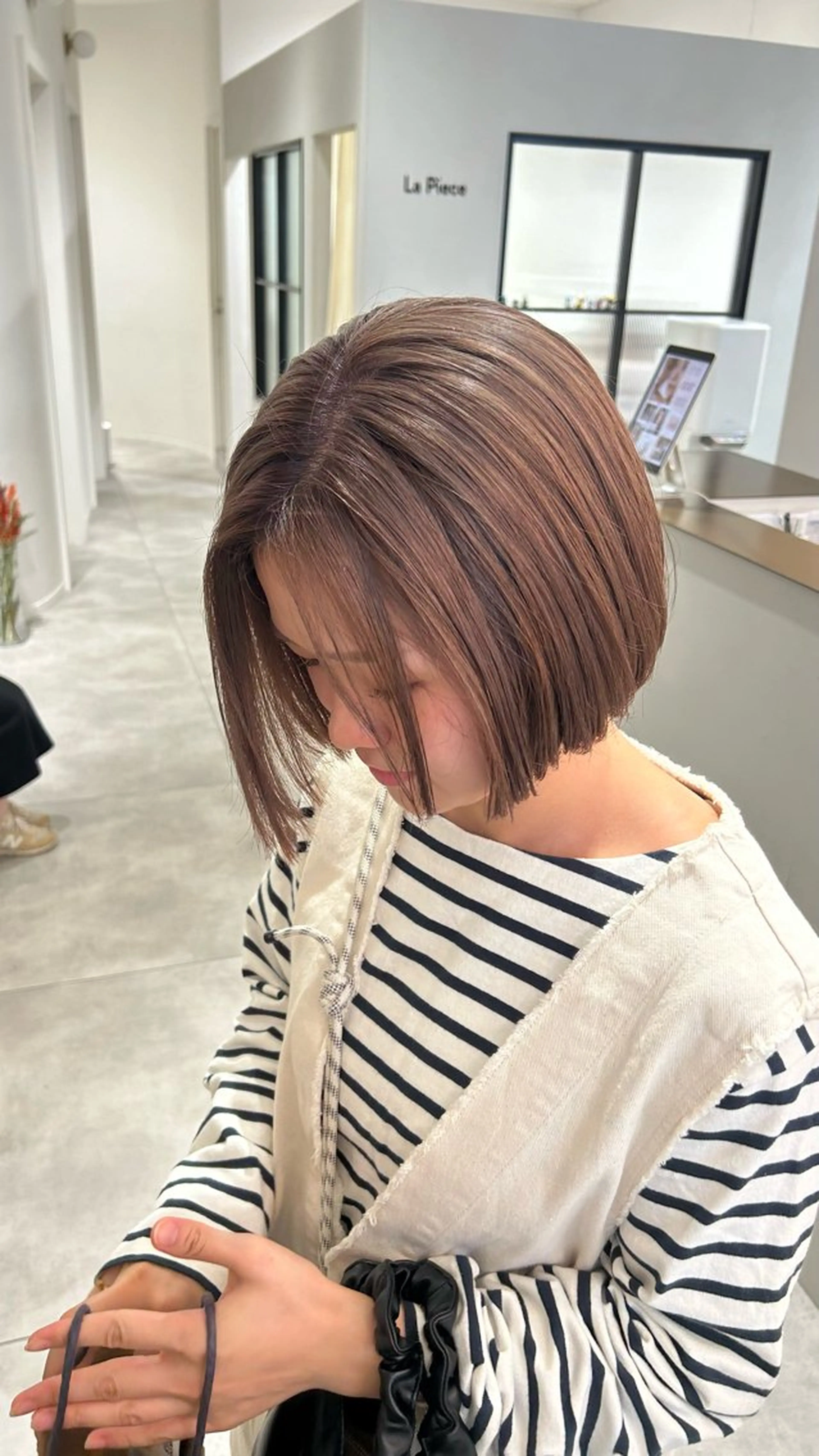 ミディアム カラー ベージュカラー ブリーチ ボブ ヘアカラー オリーブベージュ/ ブリーチなし透明感のヘアスタイル