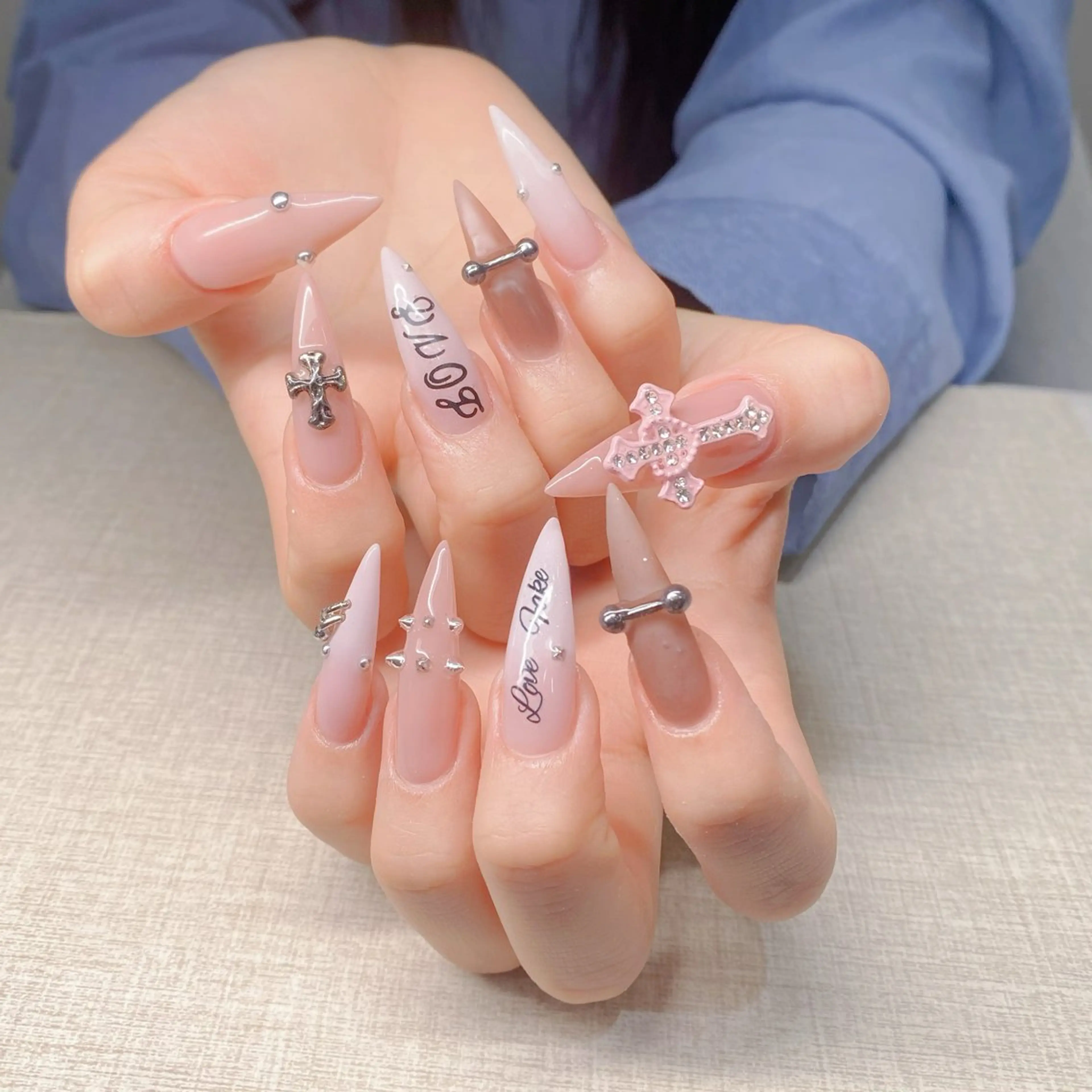 ネイル オーロラネイル ブルー チークネイル 長さ出し フットネイル ハンドネイル チップ長さ出し 専門店のネイルデザイン