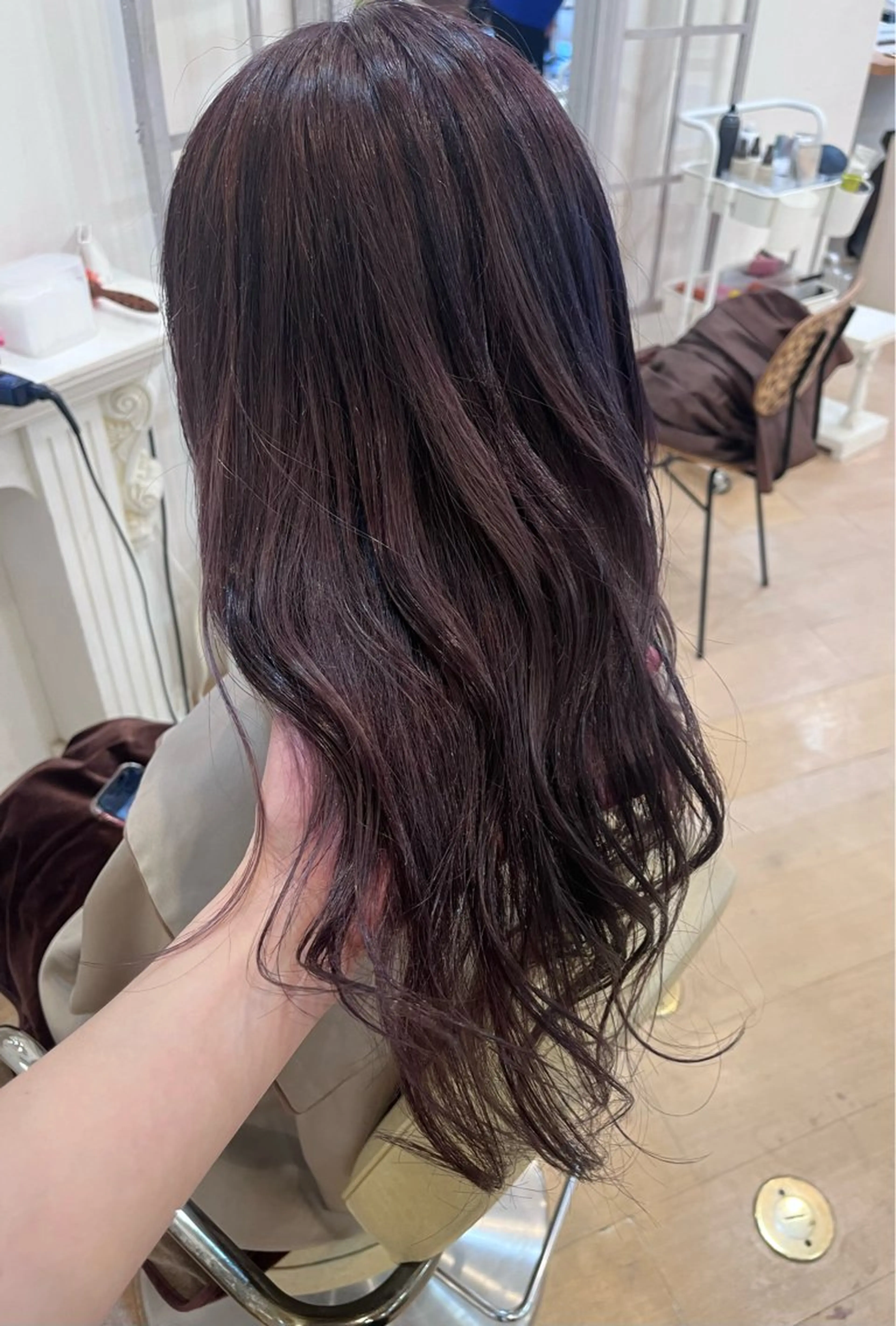 ロング カラー ブリーチ ボルドーカラー ダブルカラー ブリーチなしカラー くびれヘア ヘアカラー トリートメント LUNA🌙韓国ヘア 🌙レイヤーカットのヘアスタイル