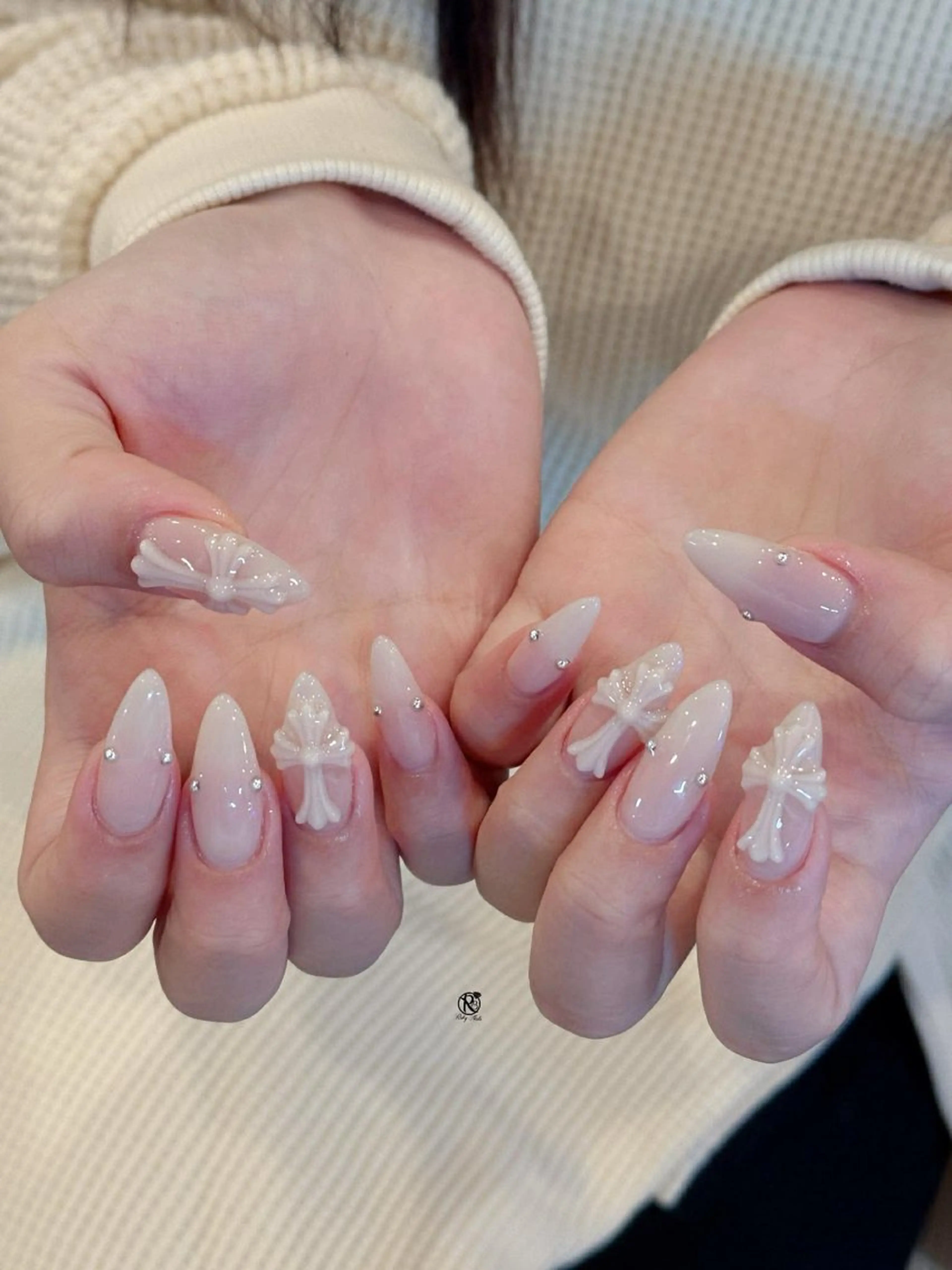 ネイル ボルドー ブラウン チークネイル ドット フットネイル ハンドネイル Yukichan 日暮里店のネイルデザイン