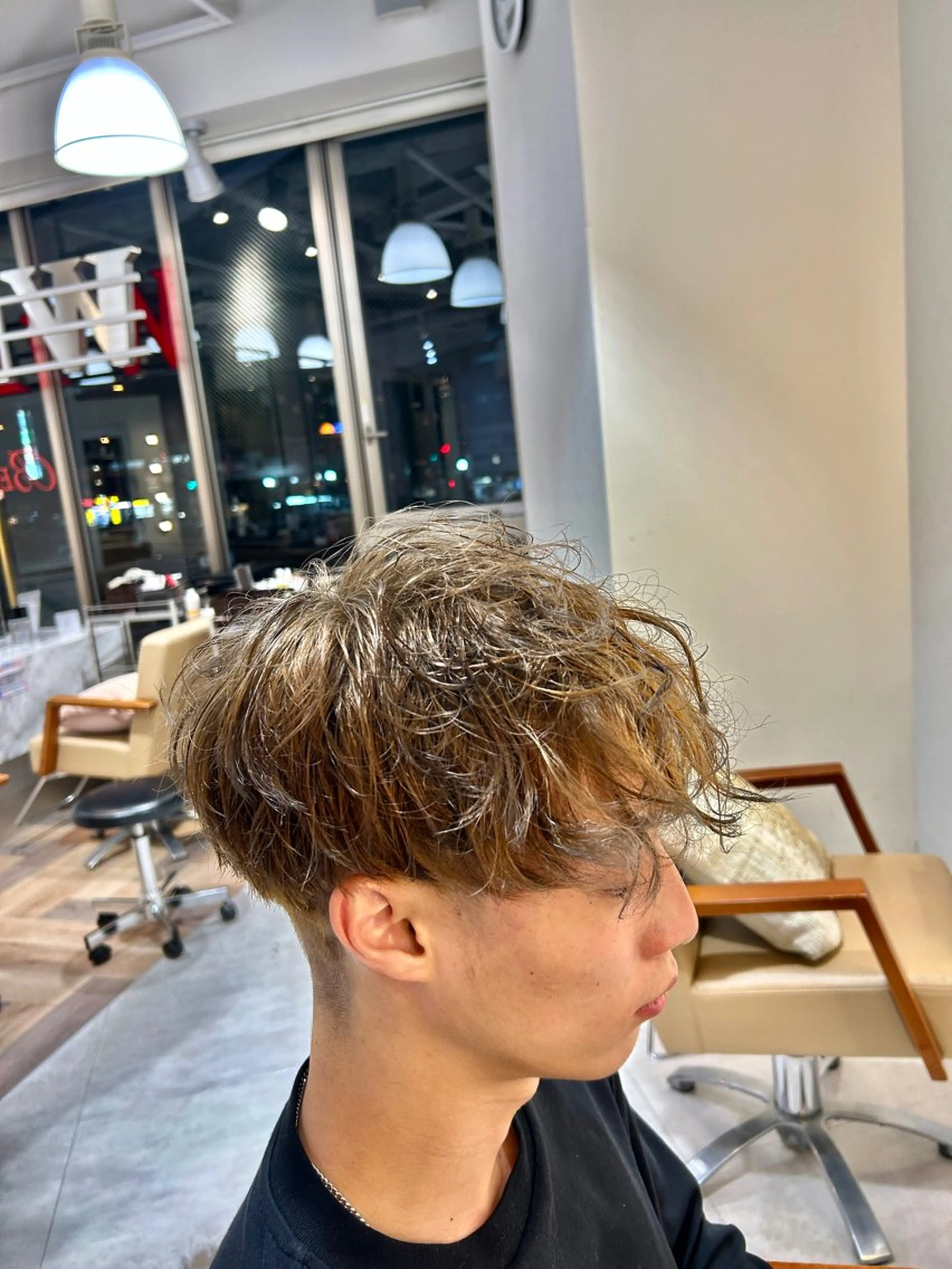 ショート カラー パーマ メンズ メンズブリーチ メンズメッシュ メンズパーマ スペインカール ブリーチ 野田阪神/レイヤー/ ハイライト/yuuのヘアスタイル