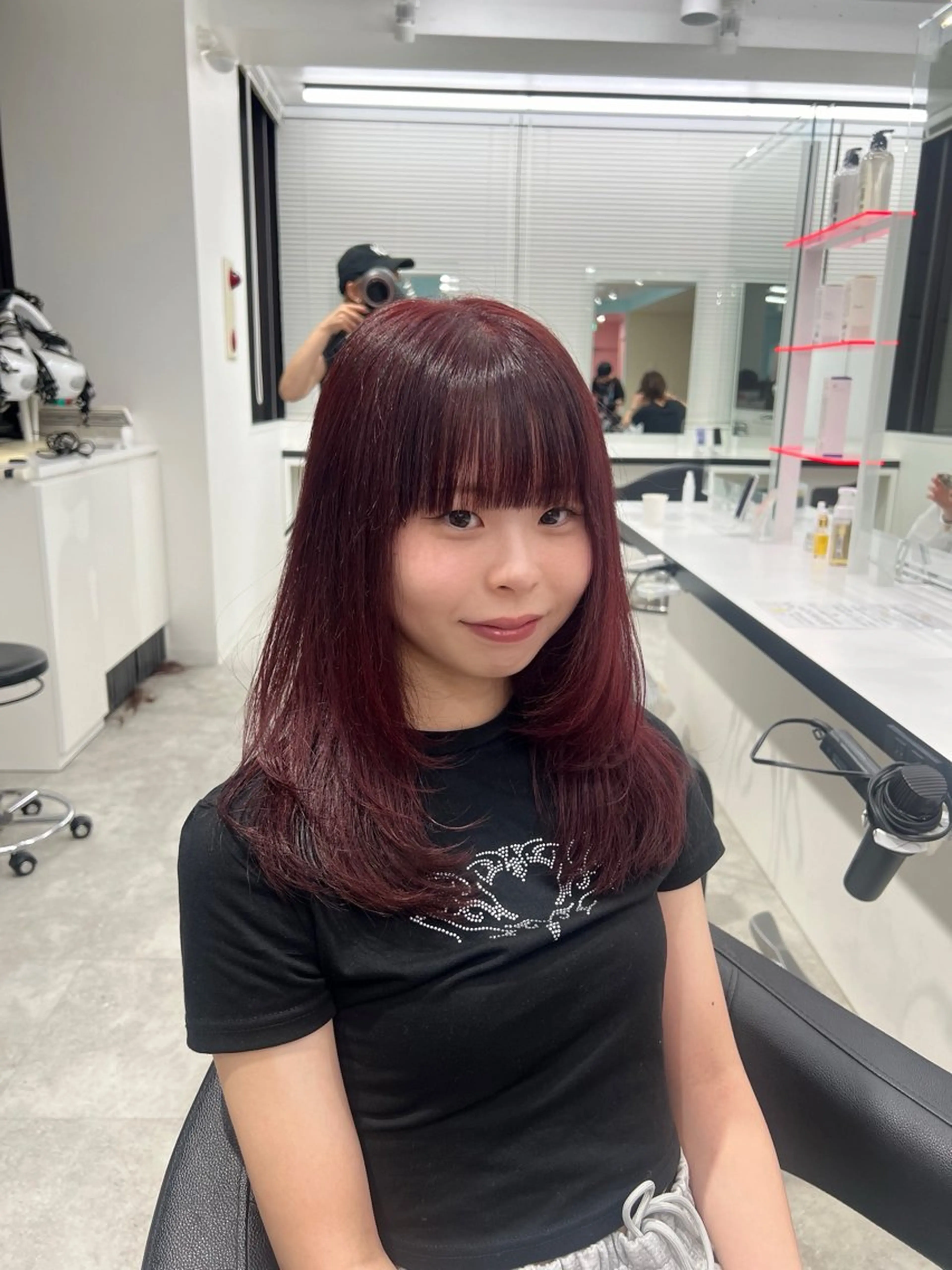 ミディアム レイヤーカット／ ハイトーン/Moeのヘアスタイル