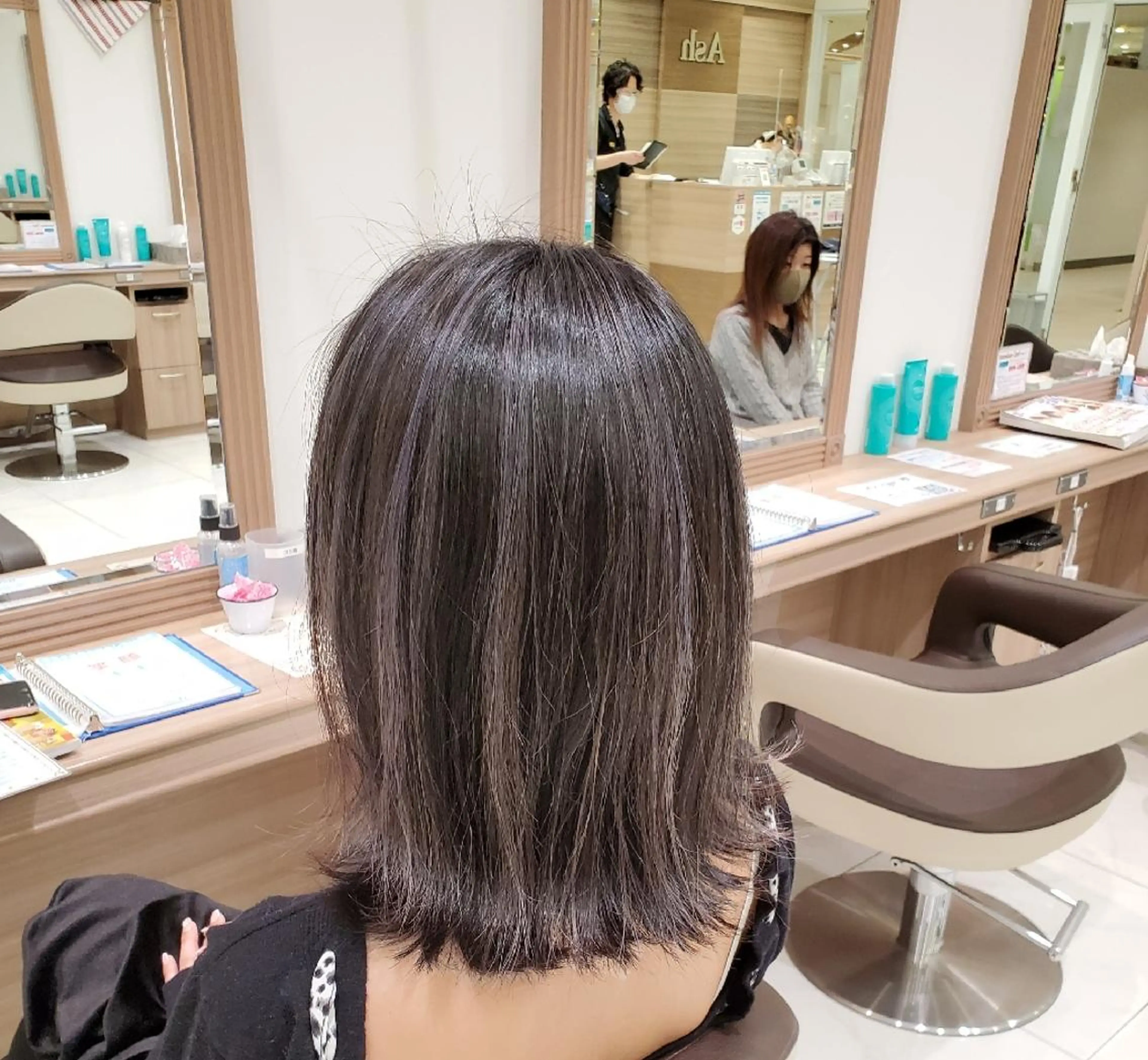 ミディアム カラー アッシュ アッシュグレー 黒髪 ブリーチ ハイライトカラー 中村 和貴 ＜Ash津田沼＞のヘアスタイル